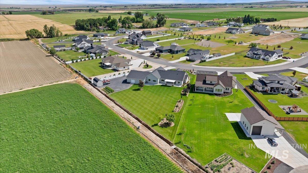 3833 Susan Cir W, Hansen, Idaho 83334-5501, 4 Bedrooms, 3 Bathrooms, Residential For Sale, Price $987,000, 98993023