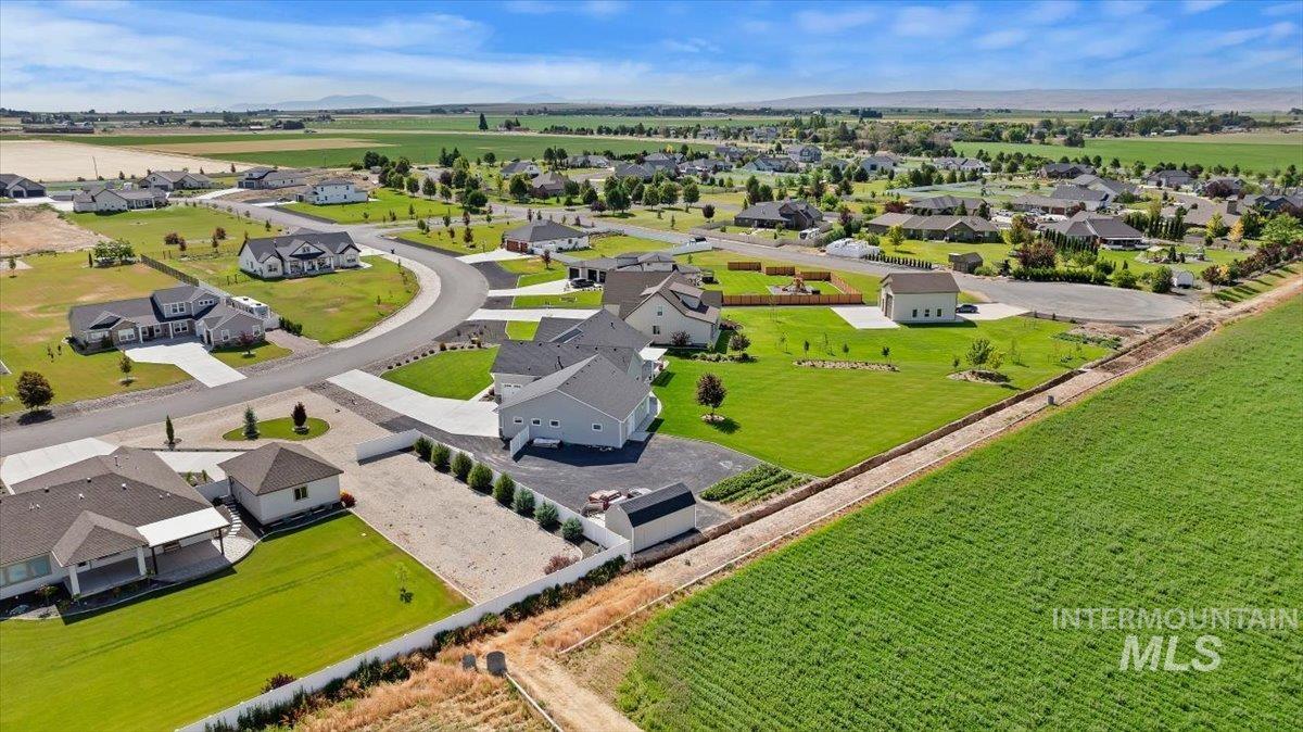 3833 Susan Cir W, Hansen, Idaho 83334-5501, 4 Bedrooms, 3 Bathrooms, Residential For Sale, Price $987,000, 98993023