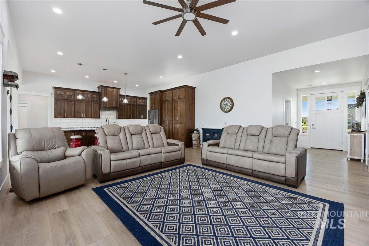 3833 Susan Cir W, Hansen, Idaho 83334-5501, 4 Bedrooms, 3 Bathrooms, Residential For Sale, Price $987,000, 98993023