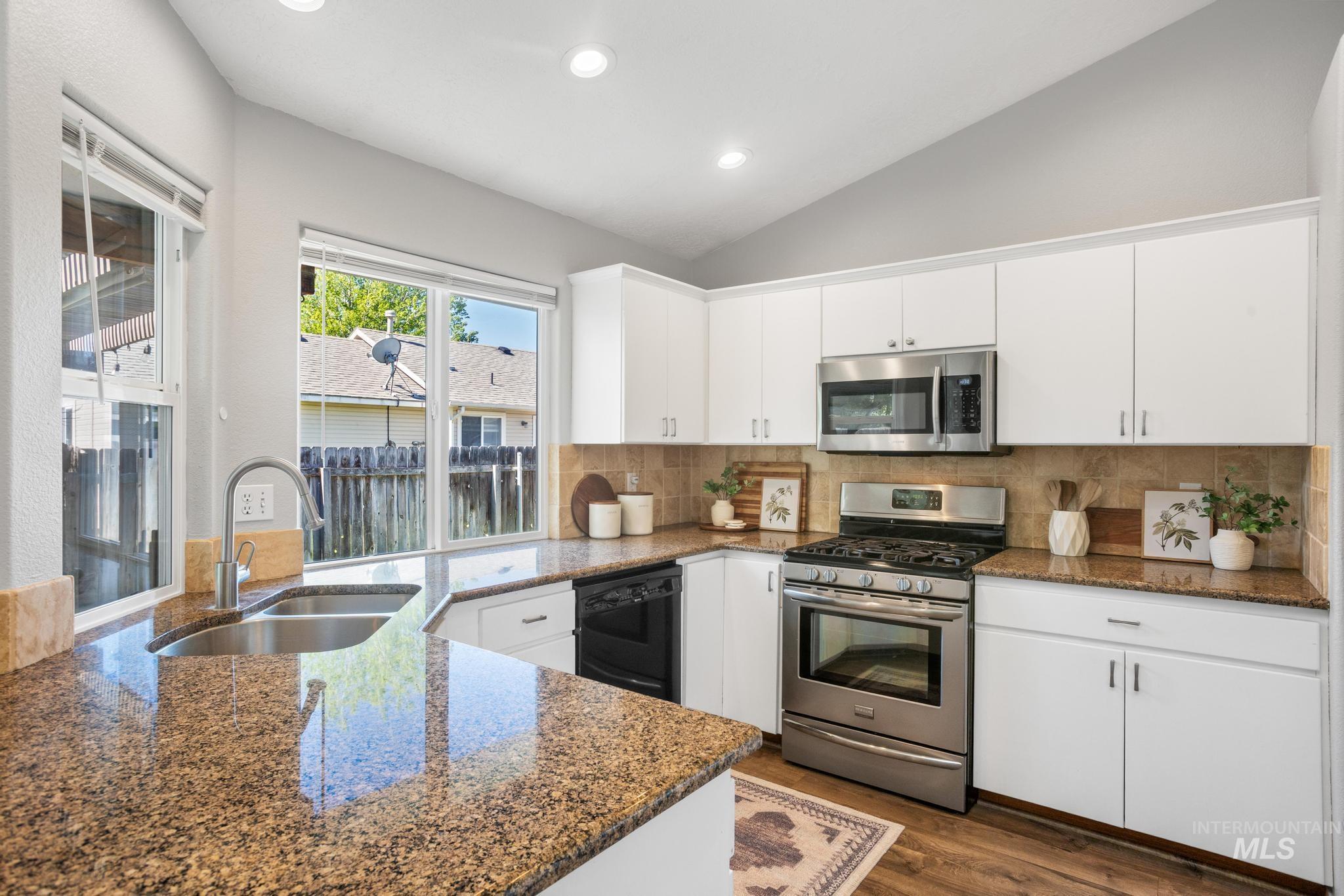 9749 W Toni st, Boise, Idaho 83704, 3 Bedrooms, 2 Bathrooms, Residential For Sale, Price $425,000, 98993027