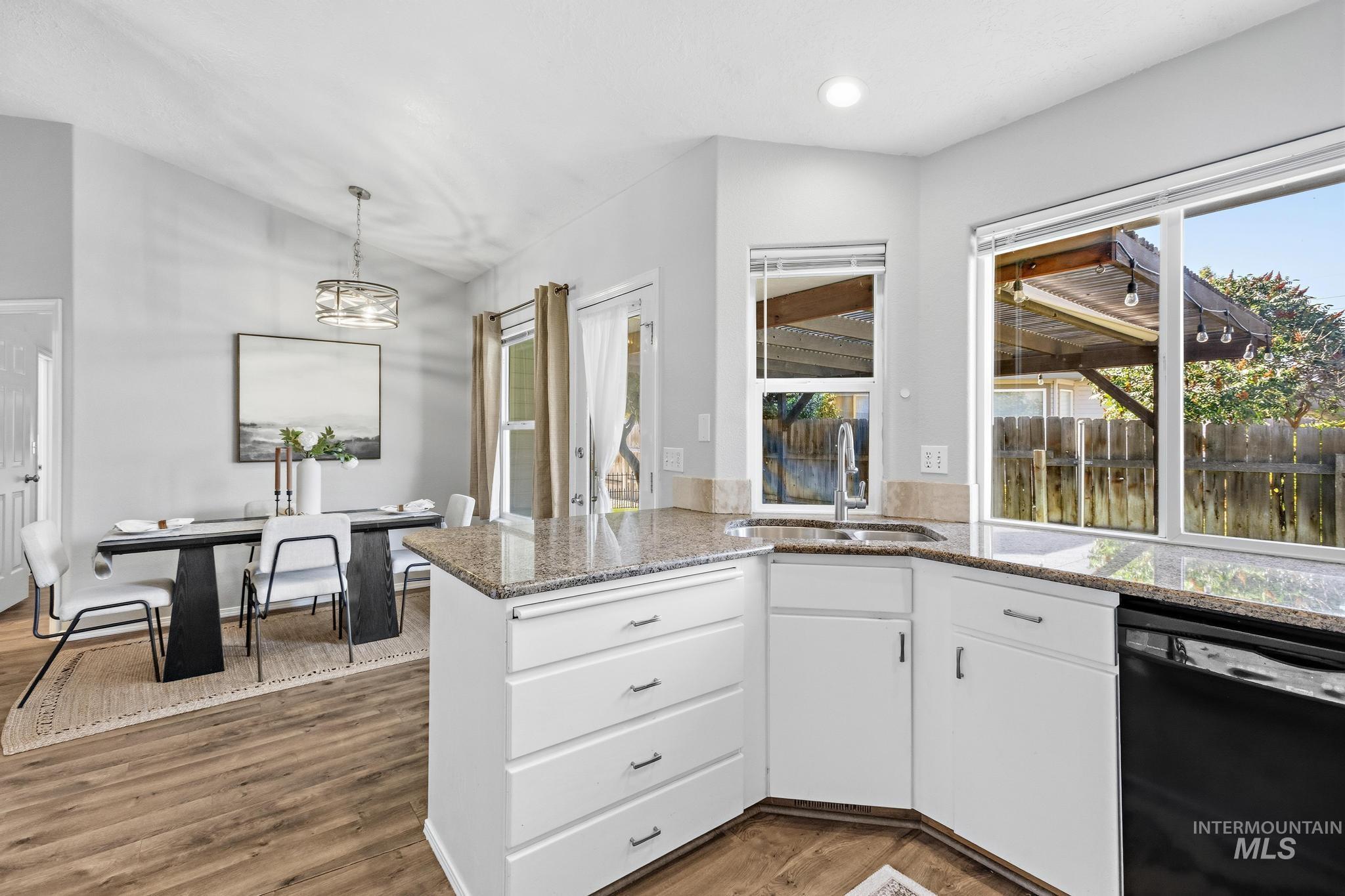 9749 W Toni st, Boise, Idaho 83704, 3 Bedrooms, 2 Bathrooms, Residential For Sale, Price $425,000, 98993027