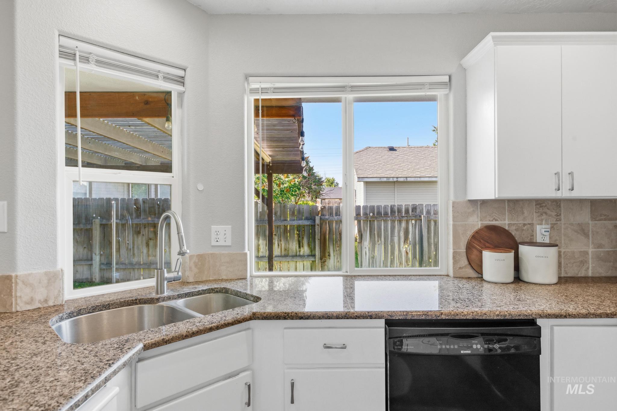 9749 W Toni st, Boise, Idaho 83704, 3 Bedrooms, 2 Bathrooms, Residential For Sale, Price $425,000, 98993027