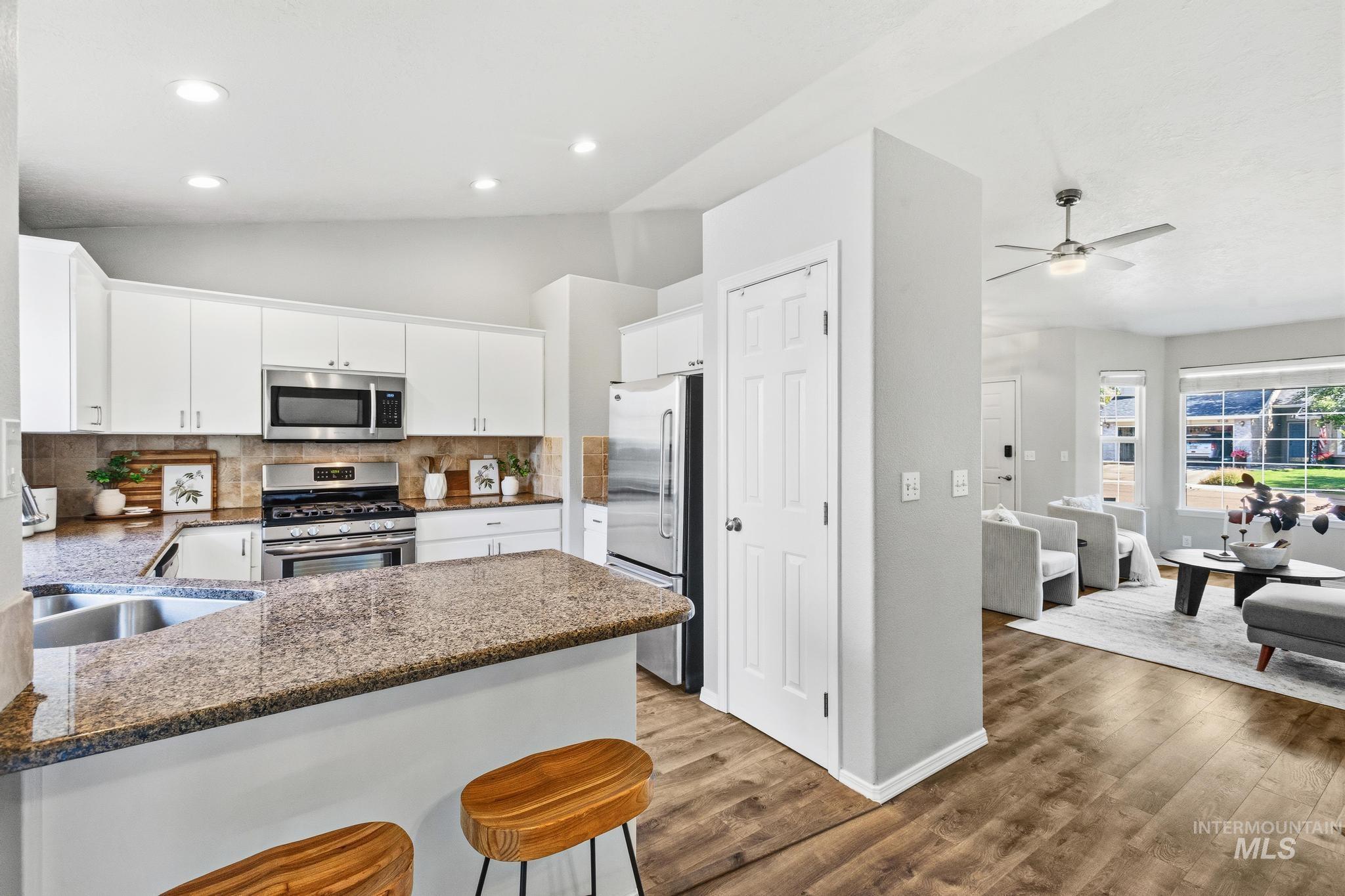 9749 W Toni st, Boise, Idaho 83704, 3 Bedrooms, 2 Bathrooms, Residential For Sale, Price $425,000, 98993027