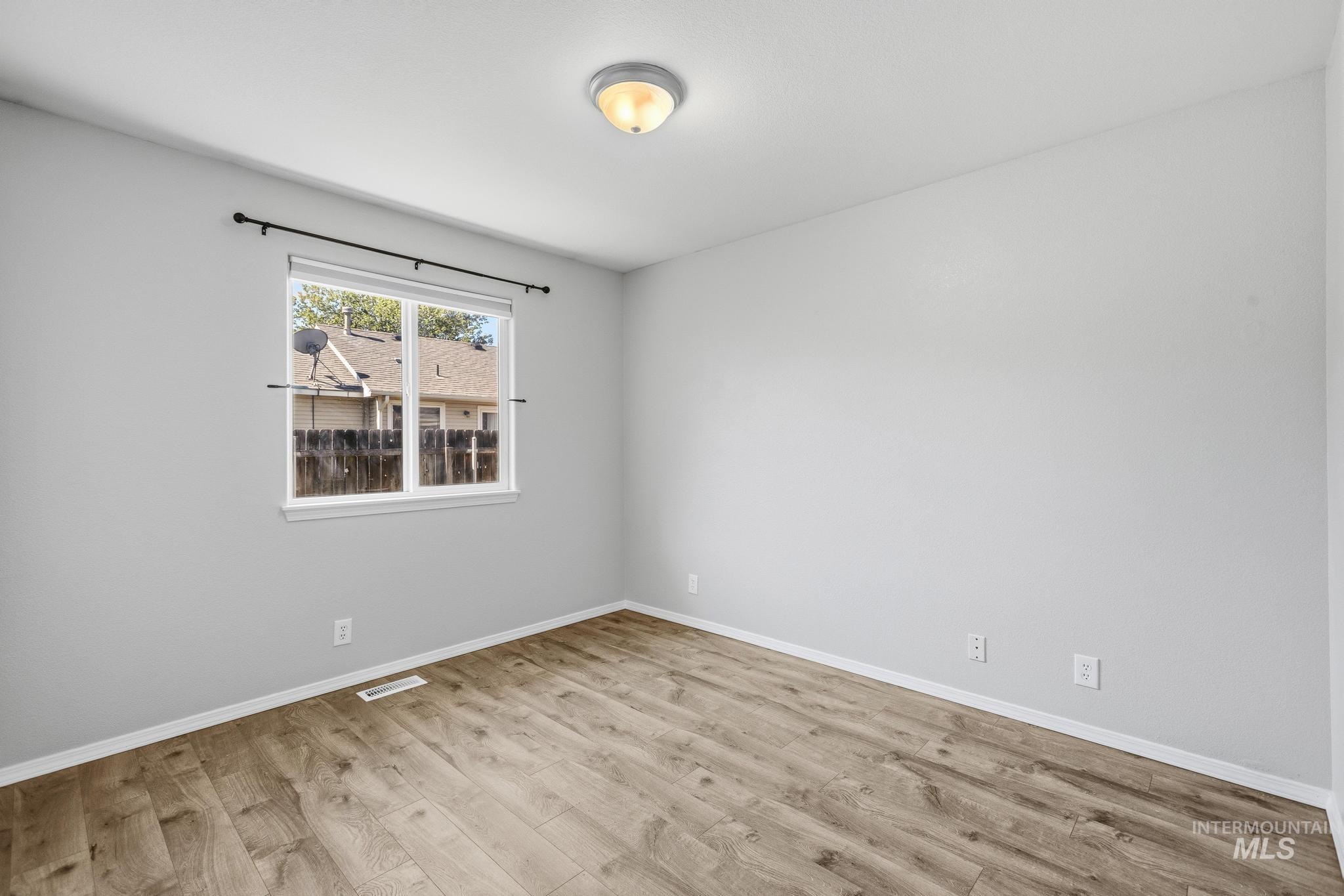 9749 W Toni st, Boise, Idaho 83704, 3 Bedrooms, 2 Bathrooms, Residential For Sale, Price $425,000, 98993027