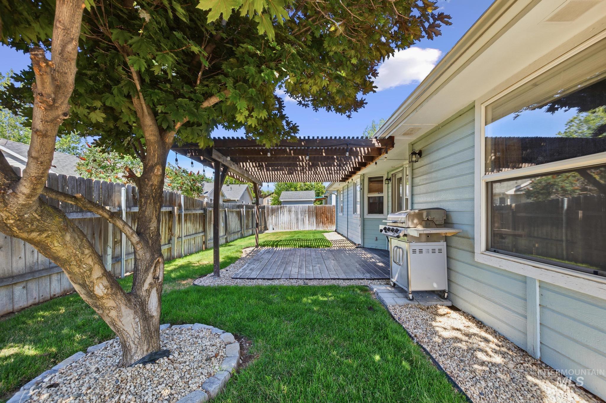 9749 W Toni st, Boise, Idaho 83704, 3 Bedrooms, 2 Bathrooms, Residential For Sale, Price $425,000, 98993027