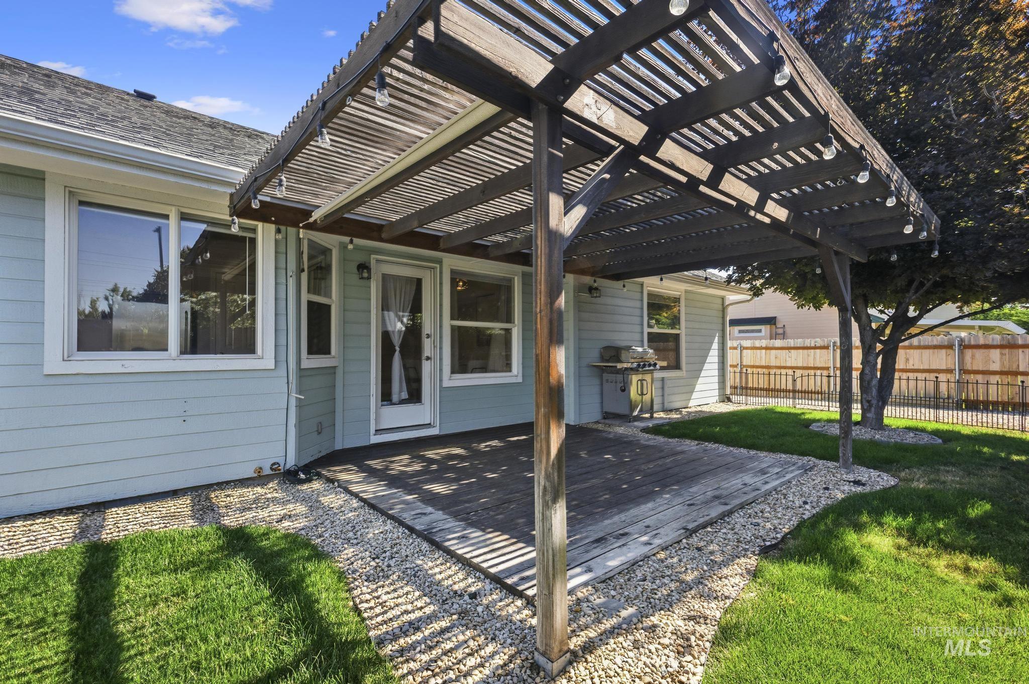 9749 W Toni st, Boise, Idaho 83704, 3 Bedrooms, 2 Bathrooms, Residential For Sale, Price $425,000, 98993027