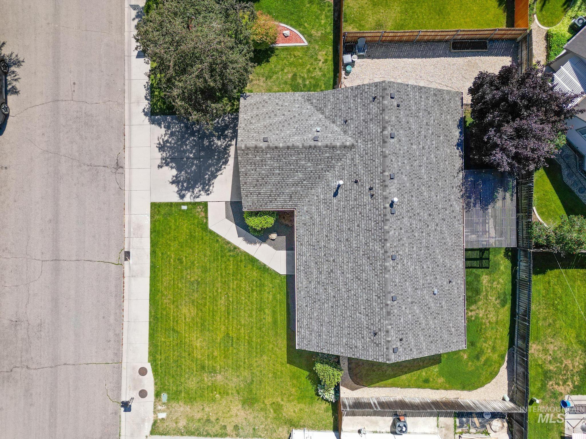 9749 W Toni st, Boise, Idaho 83704, 3 Bedrooms, 2 Bathrooms, Residential For Sale, Price $425,000, 98993027