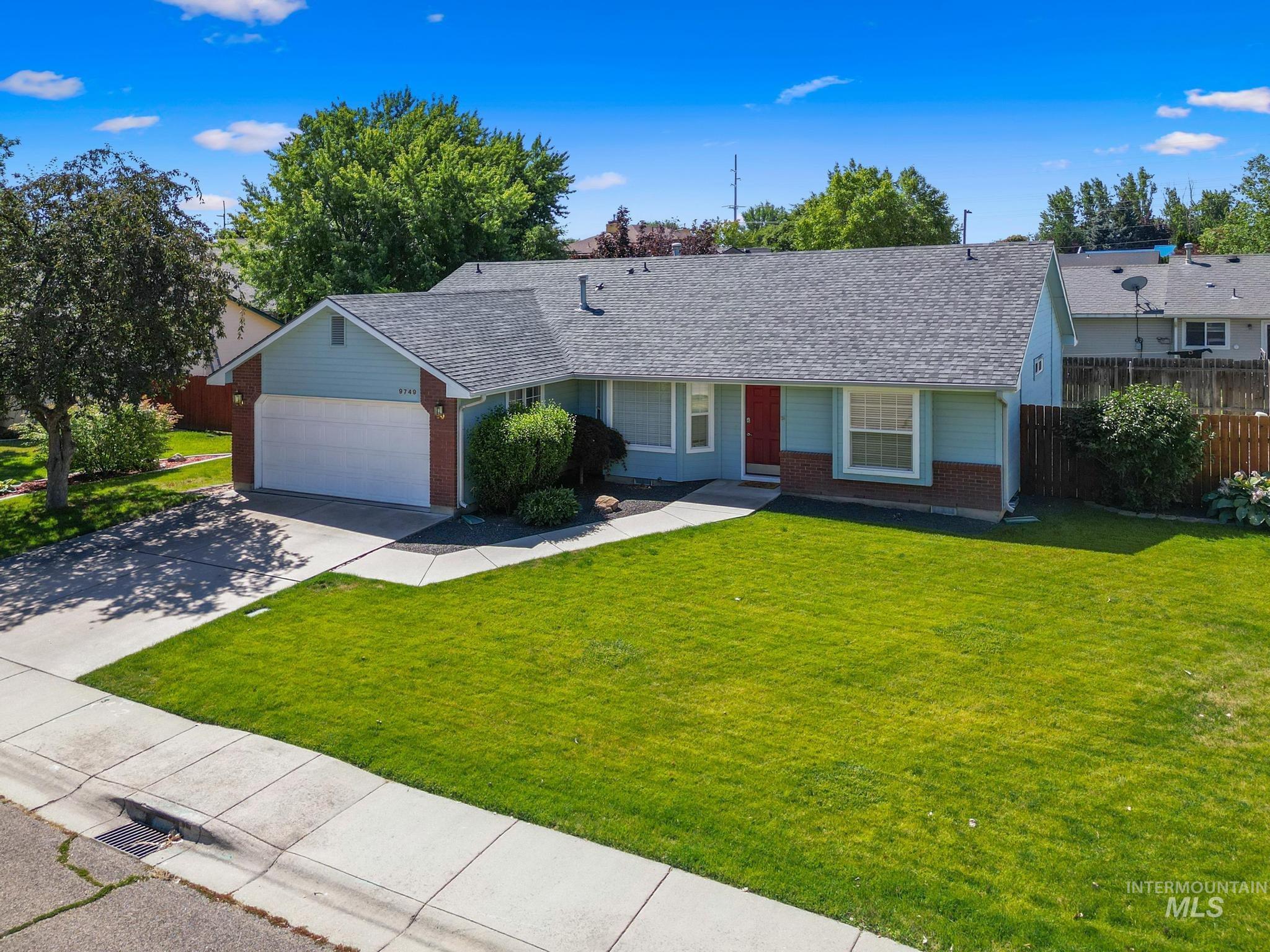 9749 W Toni st, Boise, Idaho 83704, 3 Bedrooms, 2 Bathrooms, Residential For Sale, Price $425,000, 98993027