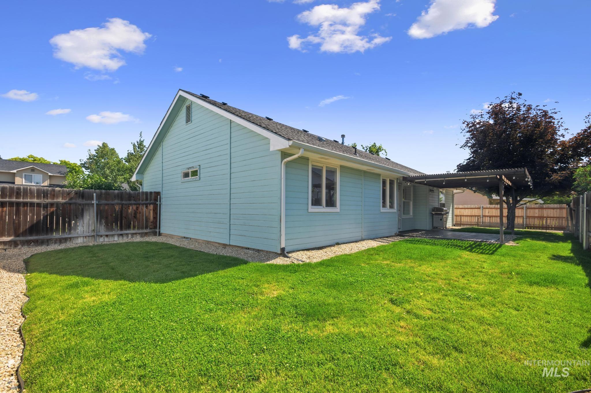 9749 W Toni st, Boise, Idaho 83704, 3 Bedrooms, 2 Bathrooms, Residential For Sale, Price $425,000, 98993027