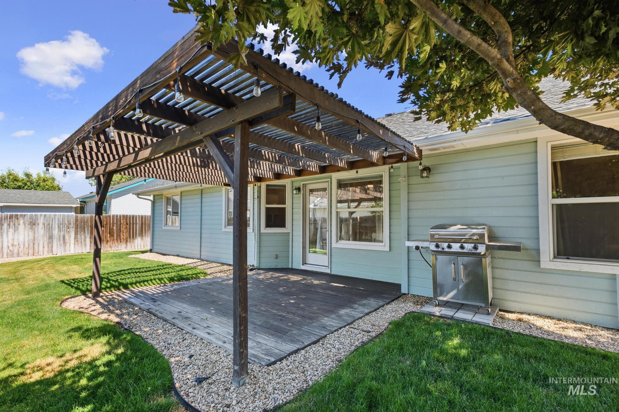 9749 W Toni st, Boise, Idaho 83704, 3 Bedrooms, 2 Bathrooms, Residential For Sale, Price $425,000, 98993027