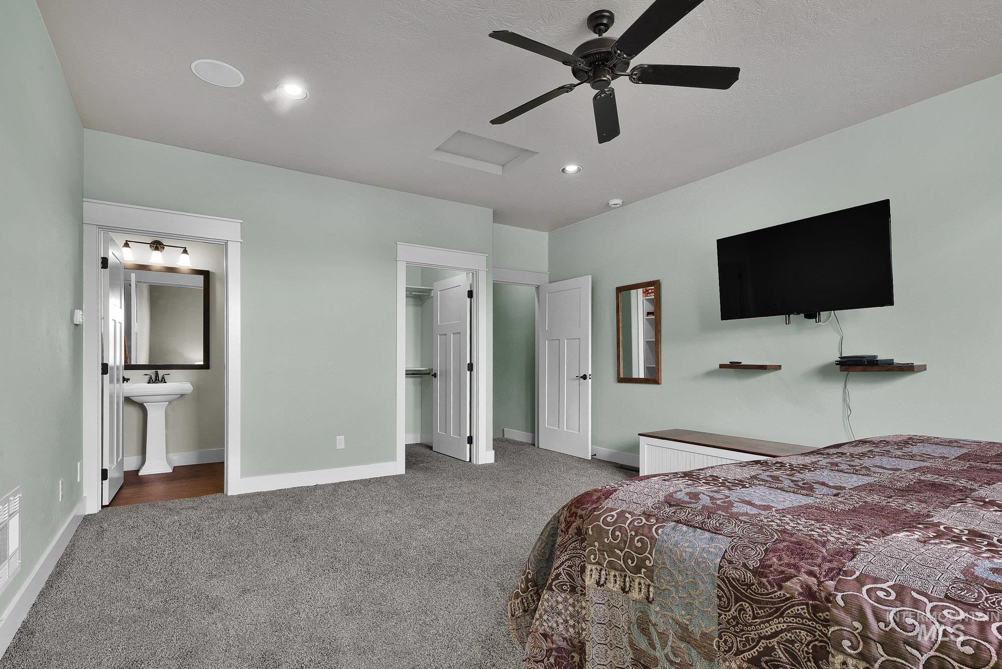220 S Wildgrass, Star, Idaho 83669, 3 Bedrooms, 2.5 Bathrooms, Residential For Sale, Price $824,980, 98993029