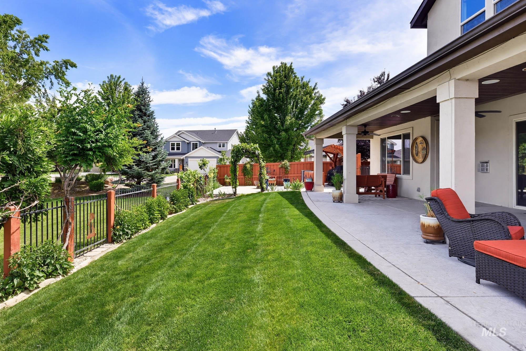 220 S Wildgrass, Star, Idaho 83669, 3 Bedrooms, 2.5 Bathrooms, Residential For Sale, Price $824,980, 98993029