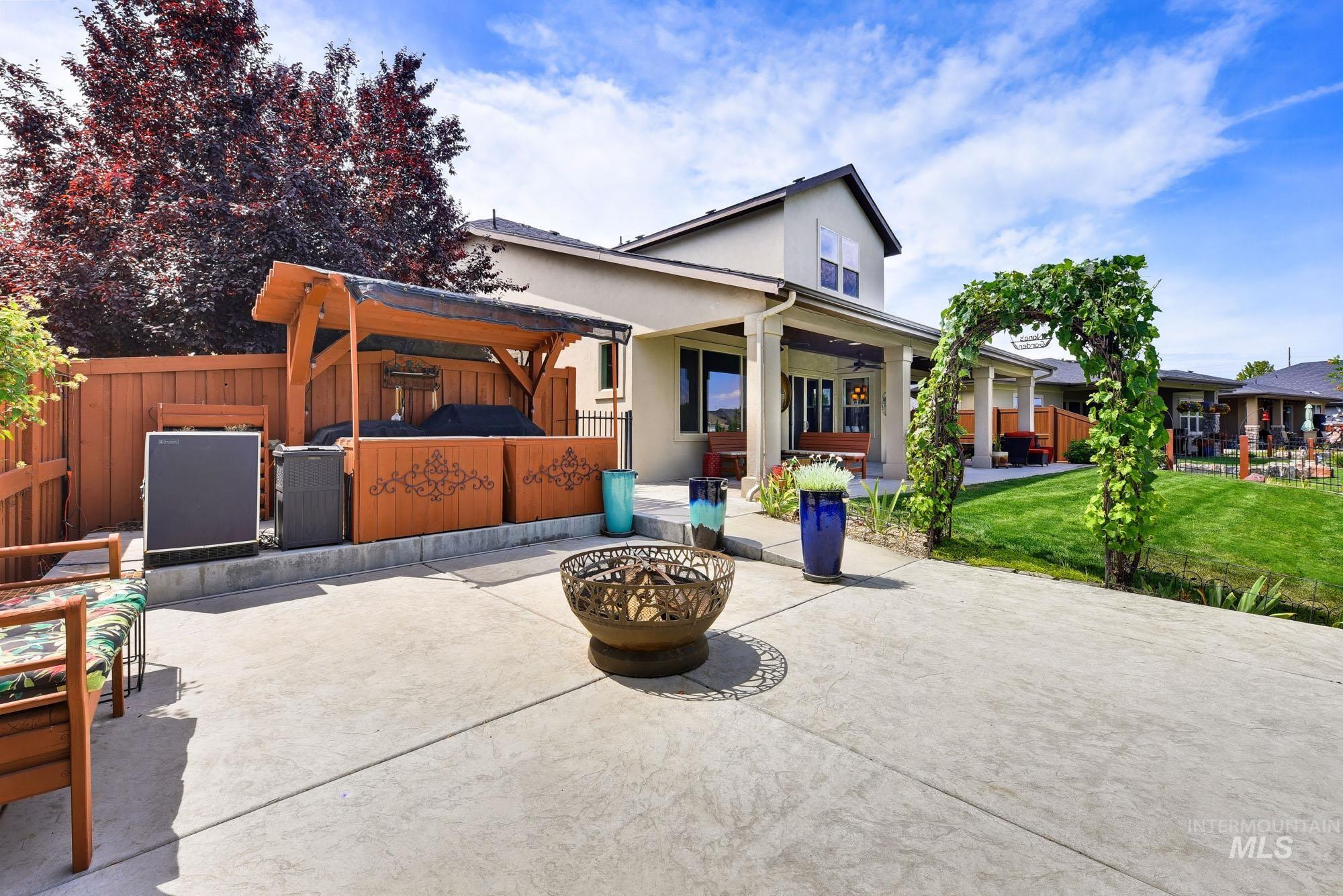 220 S Wildgrass, Star, Idaho 83669, 3 Bedrooms, 2.5 Bathrooms, Residential For Sale, Price $824,980, 98993029