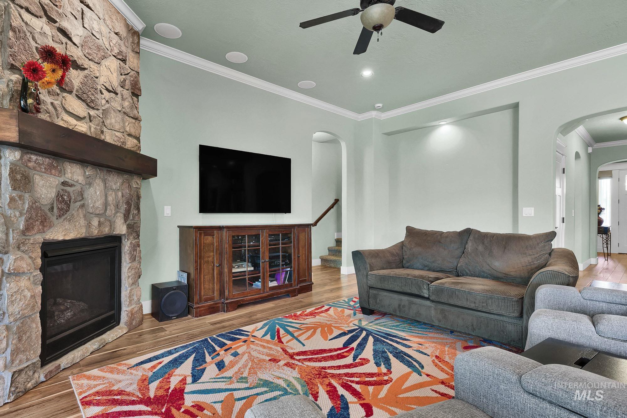 220 S Wildgrass, Star, Idaho 83669, 3 Bedrooms, 2.5 Bathrooms, Residential For Sale, Price $824,980, 98993029
