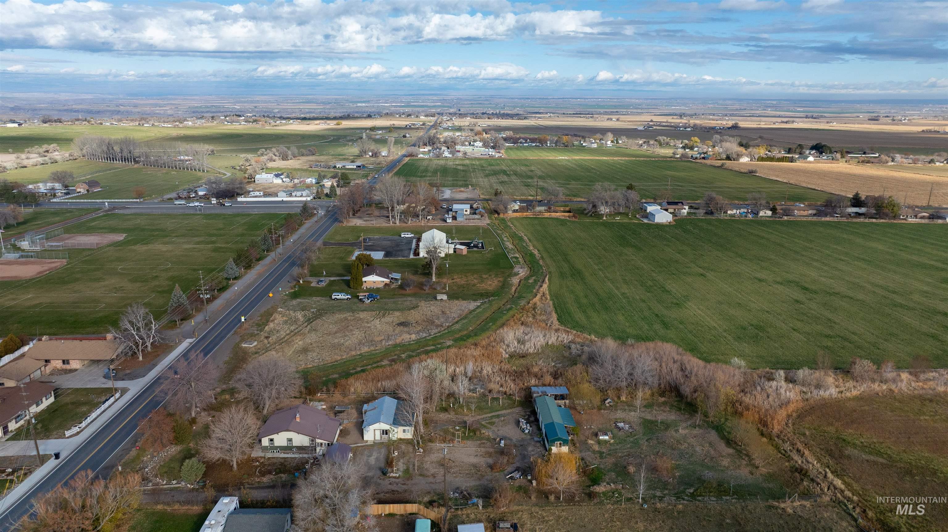 408 clear lakes, Buhl, Idaho 83316-0000, 3 Bedrooms, 1 Bathroom, Residential For Sale, Price $365,000,MLS 98993030
