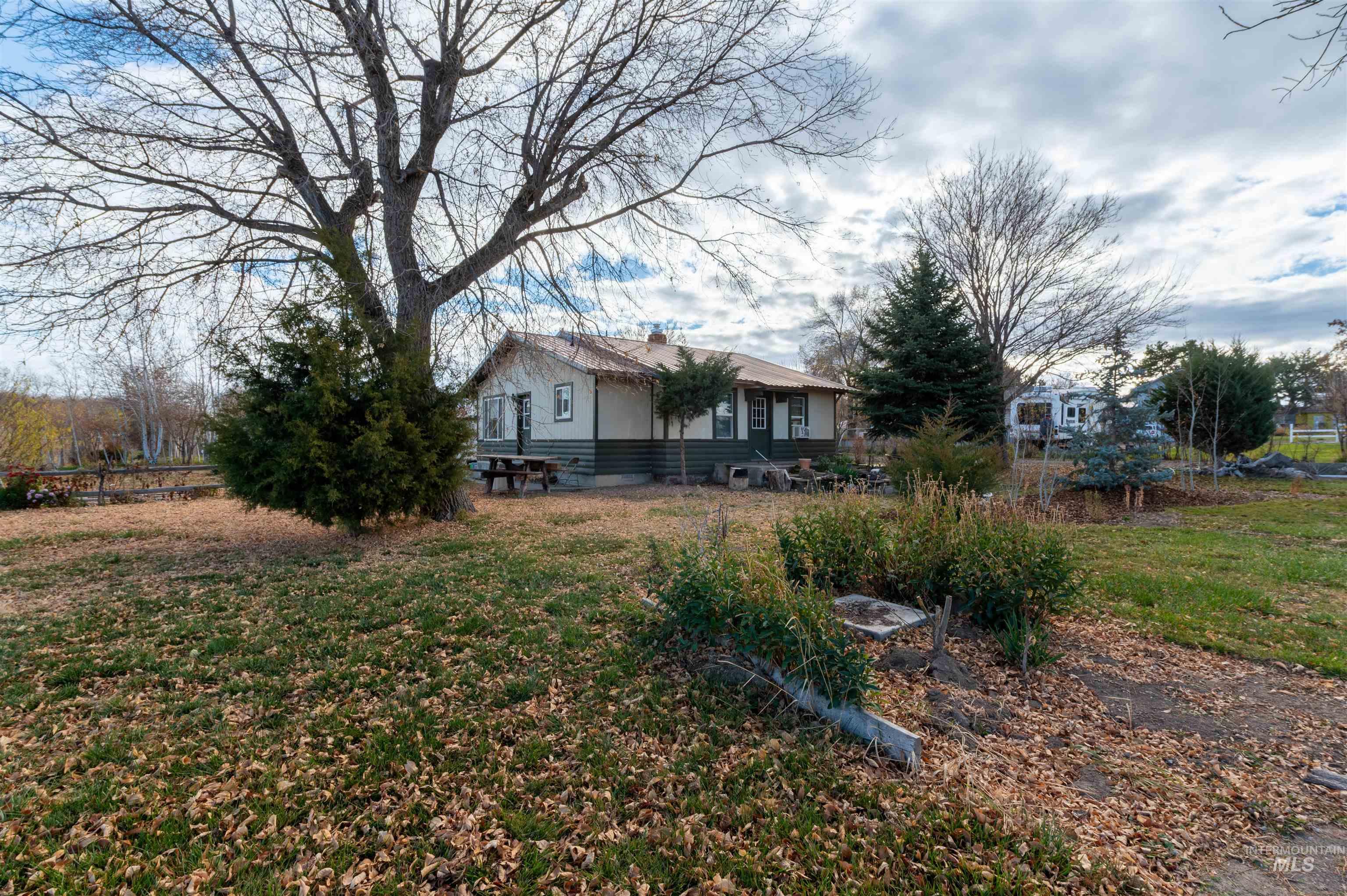 408 clear lakes, Buhl, Idaho 83316-0000, 3 Bedrooms, 1 Bathroom, Residential For Sale, Price $365,000,MLS 98993030