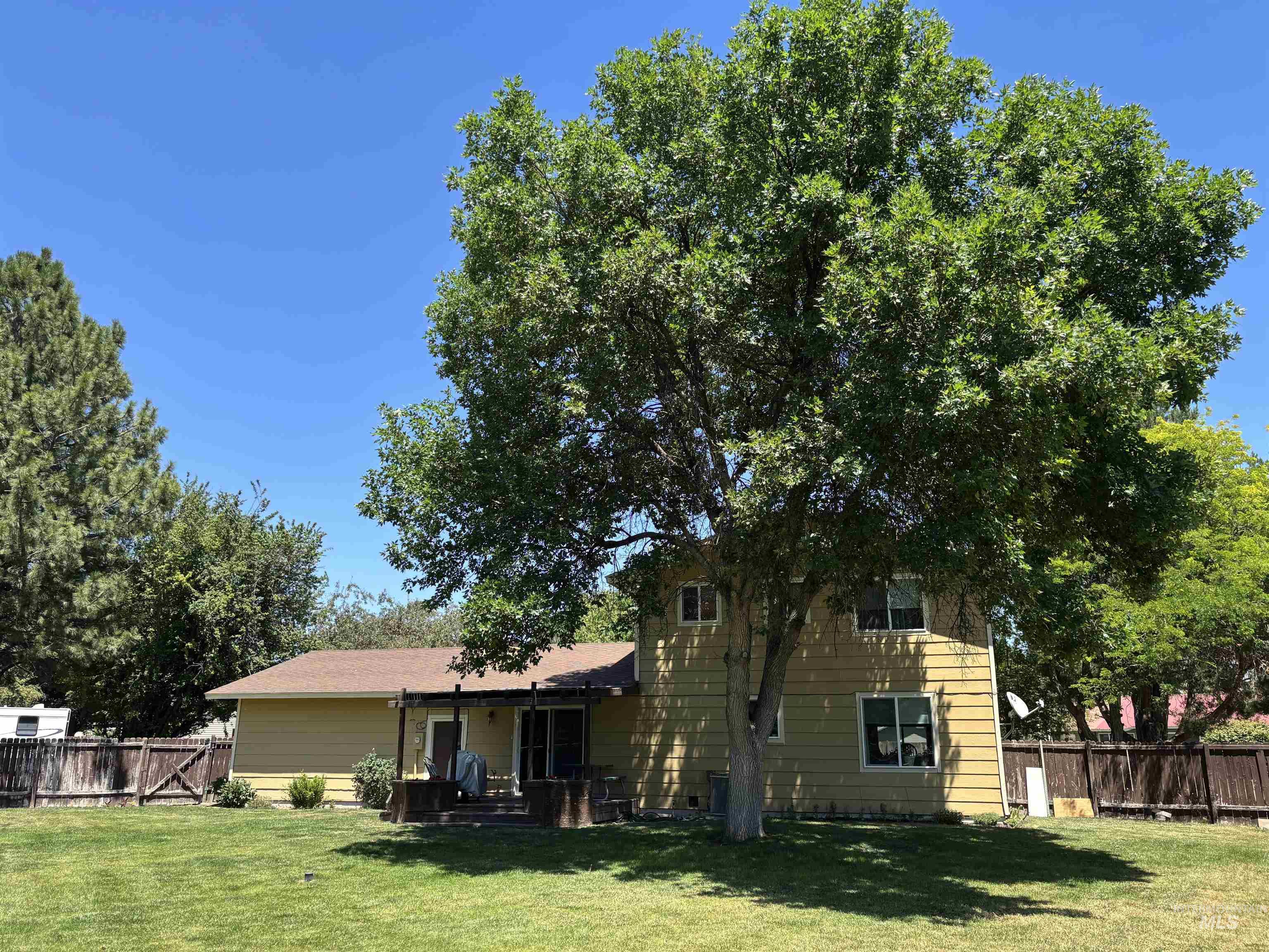 1135 S Haskett, Mountain Home, Idaho 83647, 3 Bedrooms, 2.5 Bathrooms, Residential For Sale, Price $359,900,MLS 98993031