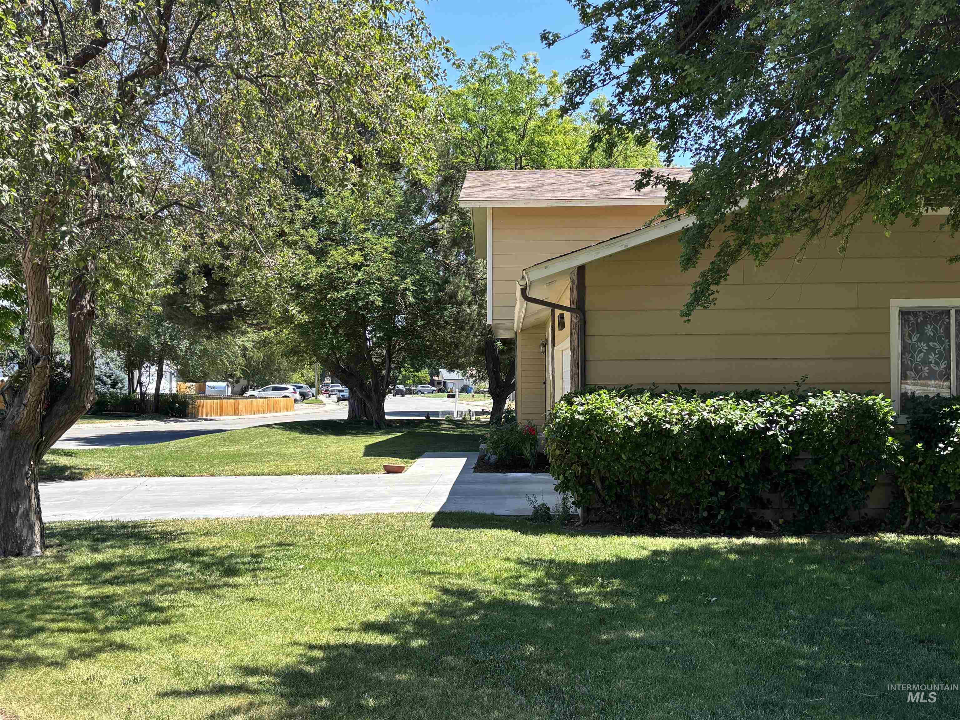 1135 S Haskett, Mountain Home, Idaho 83647, 3 Bedrooms, 2.5 Bathrooms, Residential For Sale, Price $359,900,MLS 98993031
