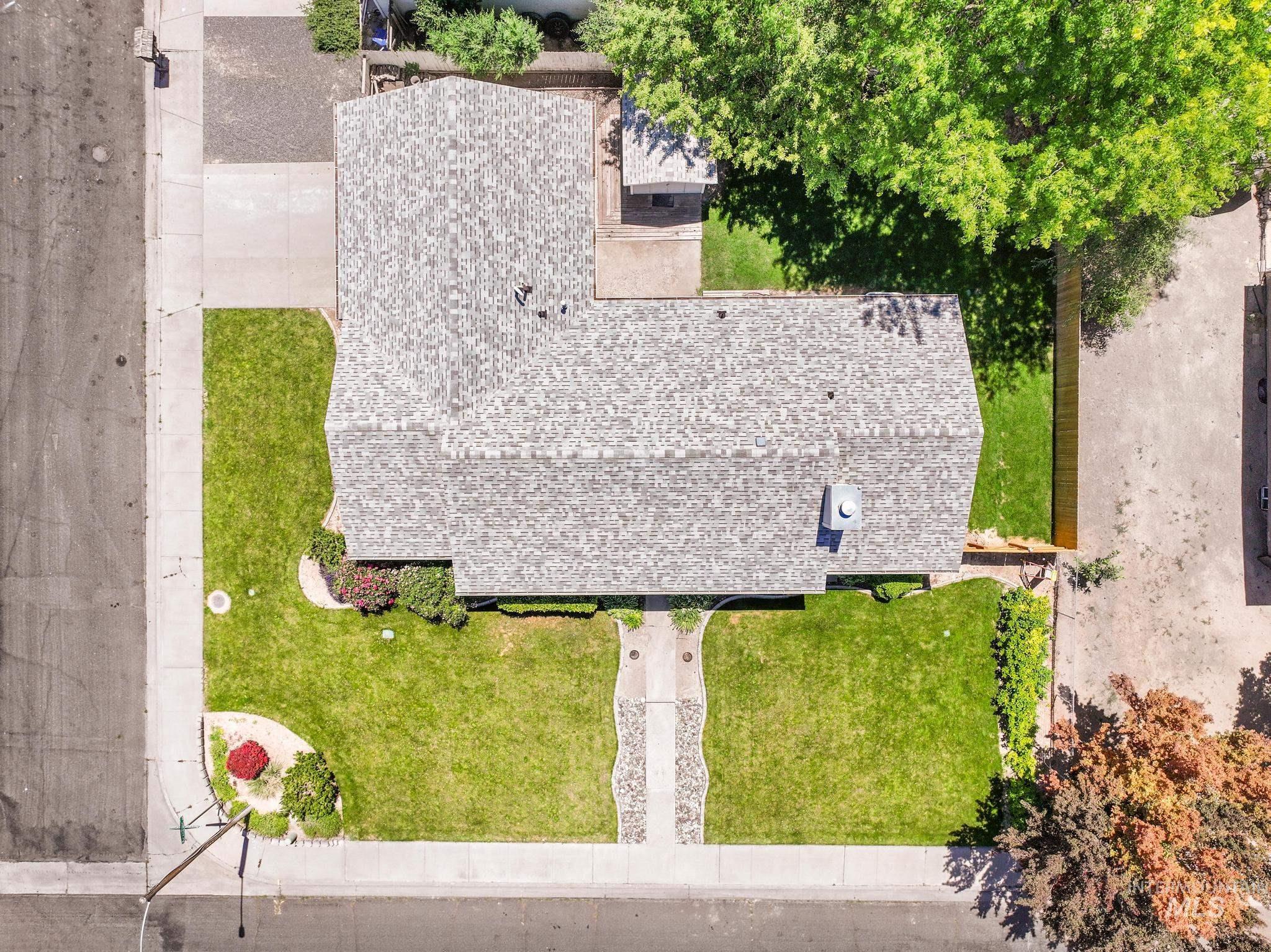 184 University Dr., Twin Falls, Idaho 83301, 3 Bedrooms, 2 Bathrooms, Residential For Sale, Price $390,000,MLS 98993033