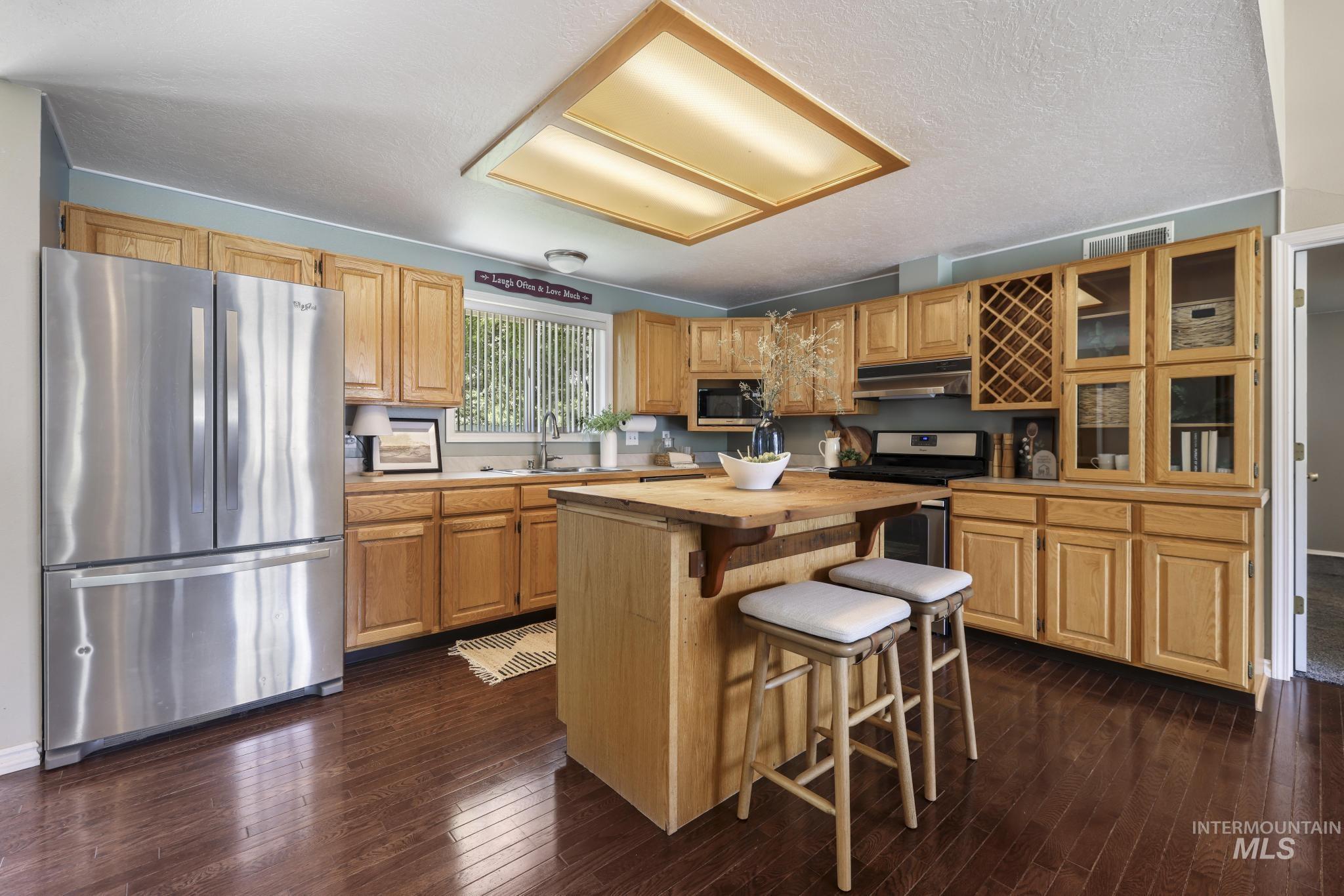 184 University Dr., Twin Falls, Idaho 83301, 3 Bedrooms, 2 Bathrooms, Residential For Sale, Price $390,000,MLS 98993033