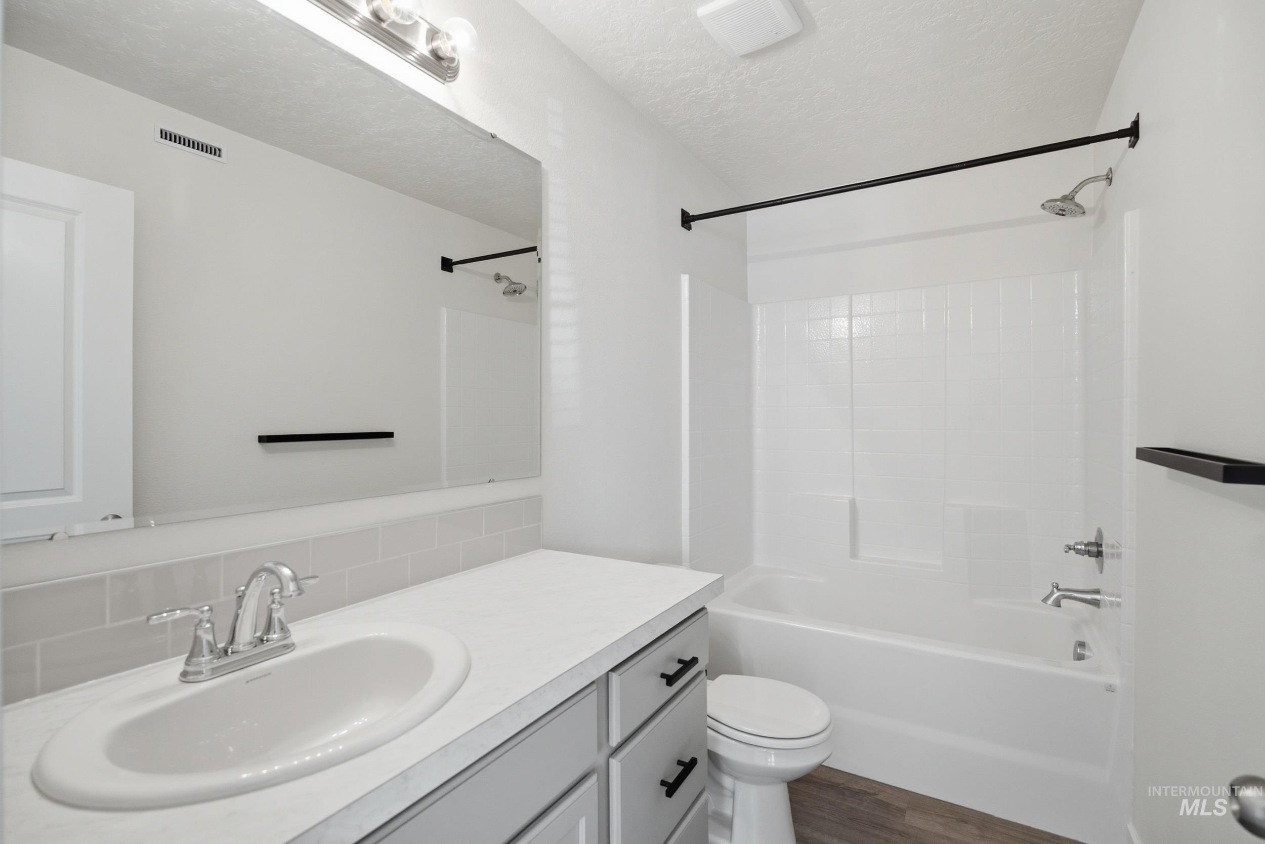 2330 E Spice Loop, Nampa, Idaho 83687, 3 Bedrooms, 3 Bathrooms, Residential For Sale, Price $340,000,MLS 98993035