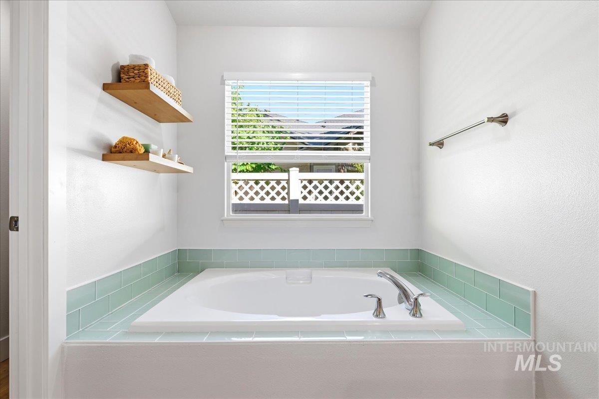 2334 W Grassy Branch Dr, Meridian, Idaho 83646, 4 Bedrooms, 2.5 Bathrooms, Residential For Sale, Price $739,900,MLS 98993037