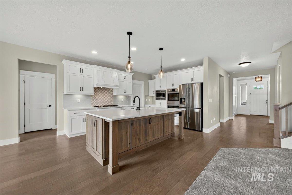 535 E Radiant Ridge St, Meridian, Idaho 83642, 5 Bedrooms, 3.5 Bathrooms, Residential For Sale, Price $959,000, 98993038