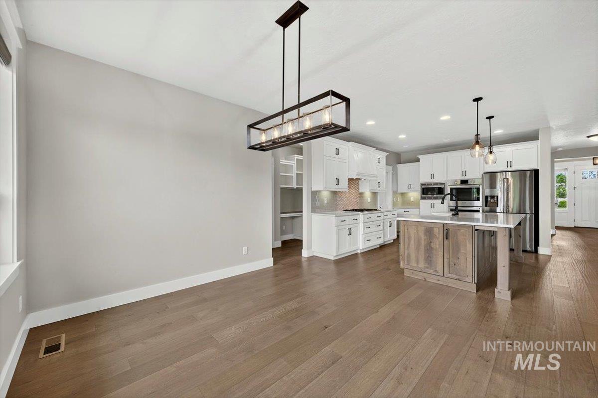 535 E Radiant Ridge St, Meridian, Idaho 83642, 5 Bedrooms, 3.5 Bathrooms, Residential For Sale, Price $959,000, 98993038