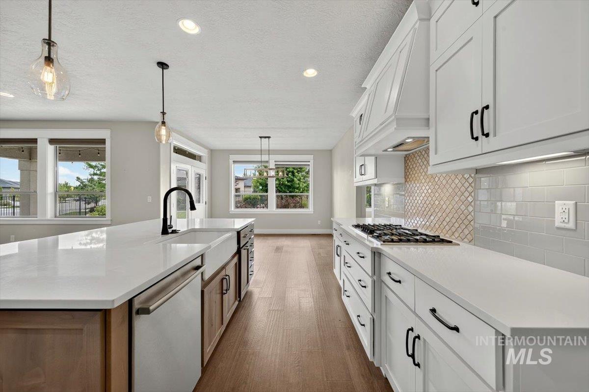 535 E Radiant Ridge St, Meridian, Idaho 83642, 5 Bedrooms, 3.5 Bathrooms, Residential For Sale, Price $959,000, 98993038