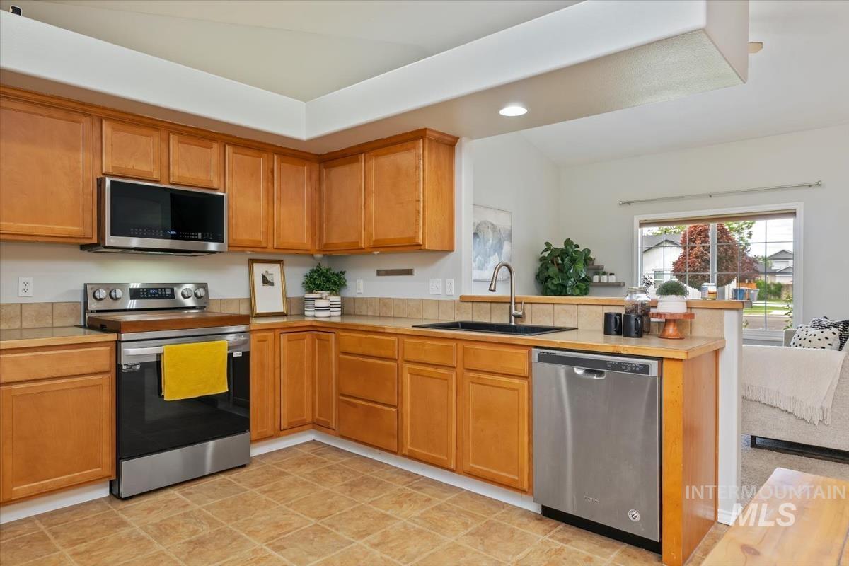 80 Cobblestone, Middleton, Idaho 83644, 3 Bedrooms, 2.5 Bathrooms, Residential For Sale, Price $400,000, 98993042