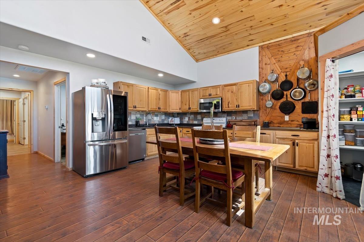 7360 Sage Brush Lane, Caldwell, Idaho 83607, 2 Bedrooms, 2.5 Bathrooms, Residential For Sale, Price $1,199,000,MLS 98993044