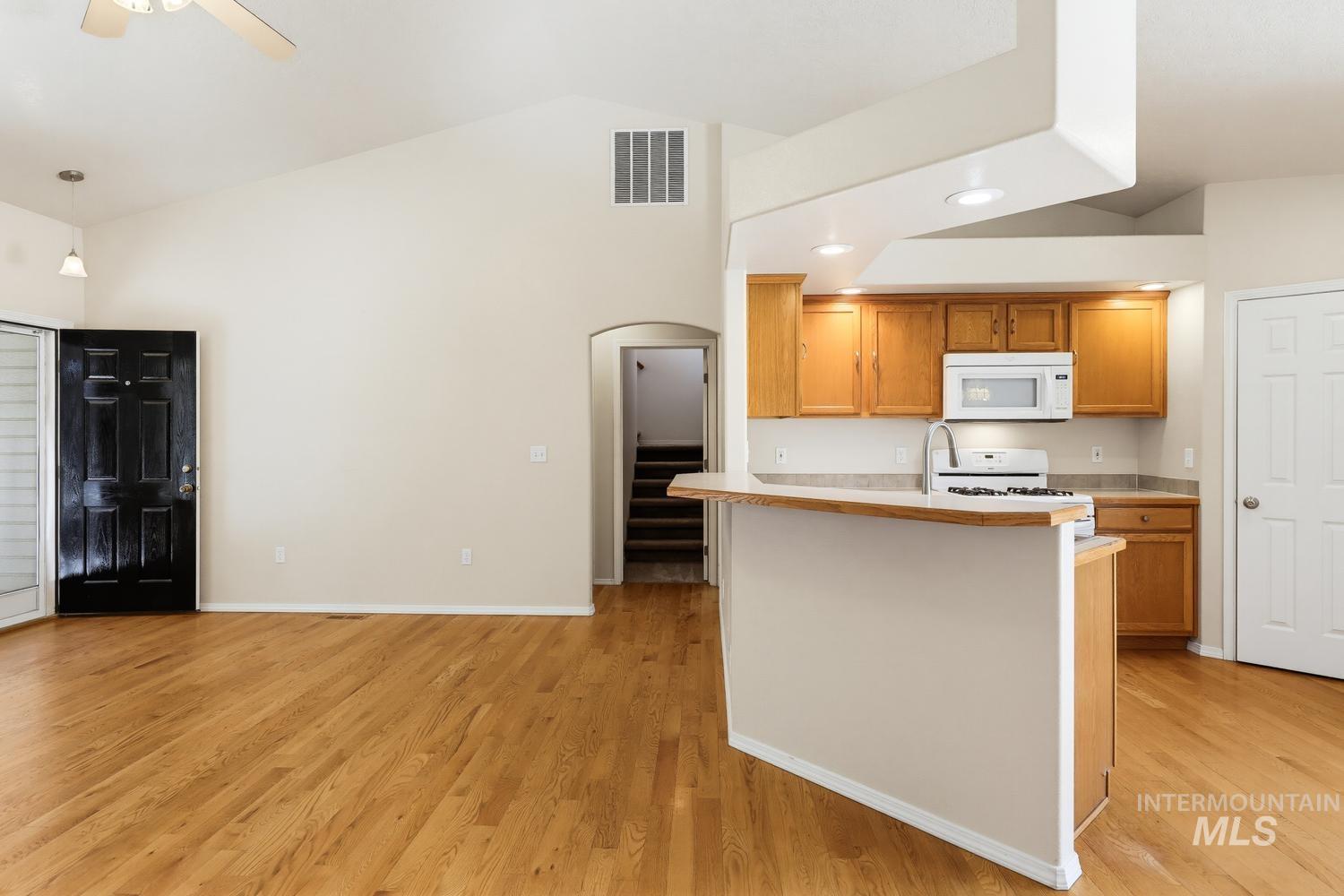 1025 N Portchester Ave, Meridian, Idaho 83642, 3 Bedrooms, 2 Bathrooms, Residential For Sale, Price $425,000, 98993047