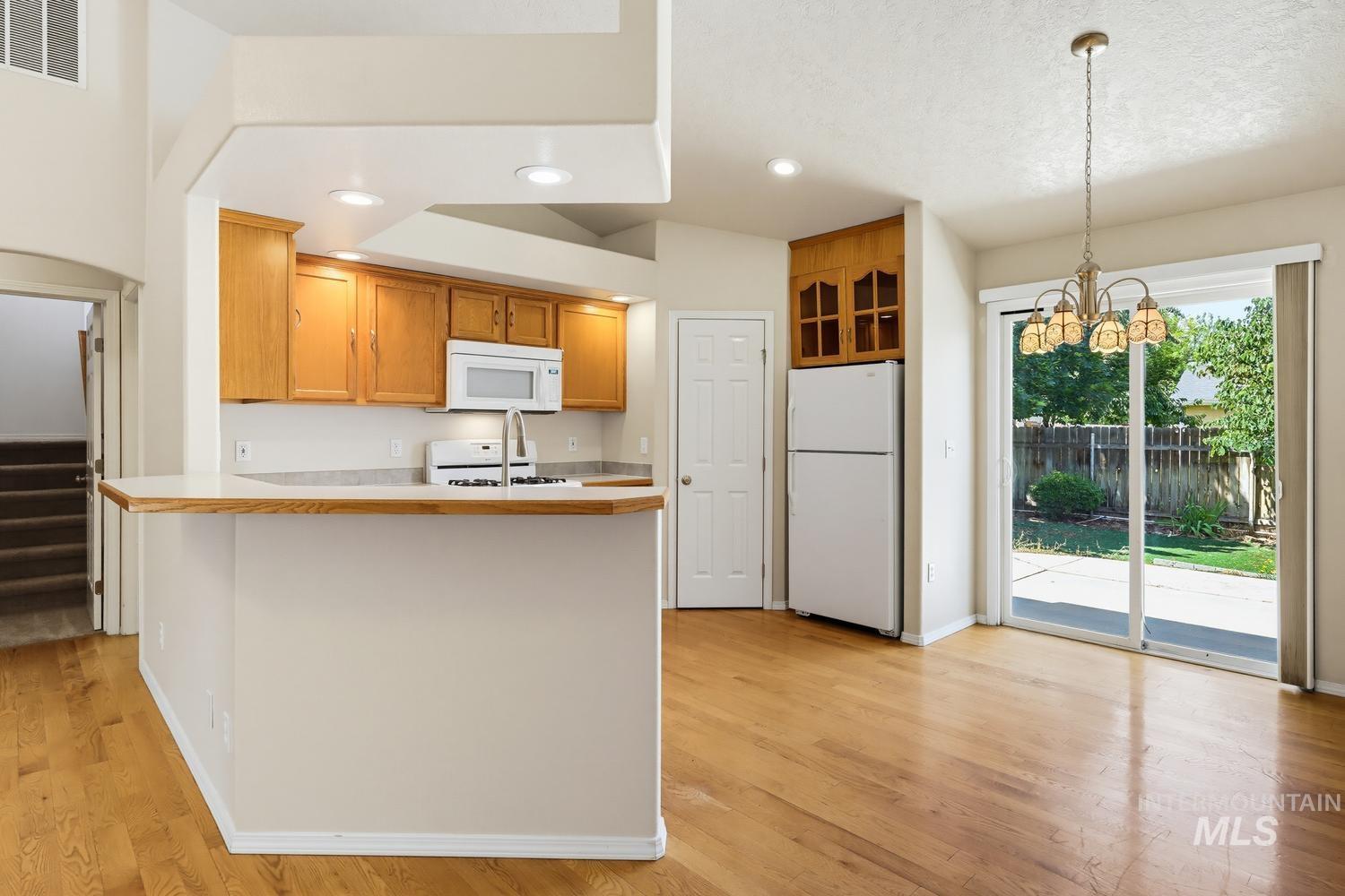 1025 N Portchester Ave, Meridian, Idaho 83642, 3 Bedrooms, 2 Bathrooms, Residential For Sale, Price $425,000, 98993047
