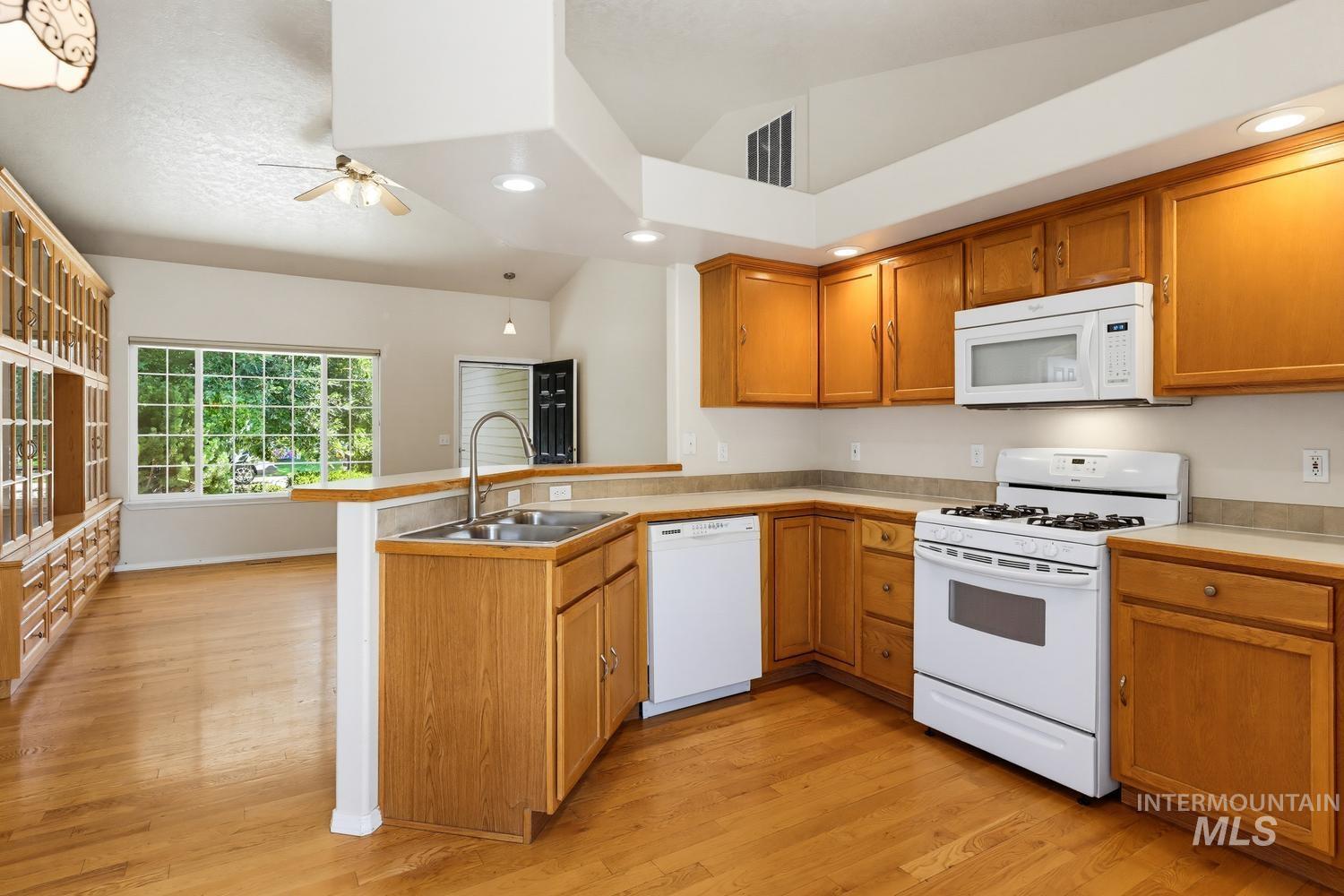 1025 N Portchester Ave, Meridian, Idaho 83642, 3 Bedrooms, 2 Bathrooms, Residential For Sale, Price $425,000, 98993047
