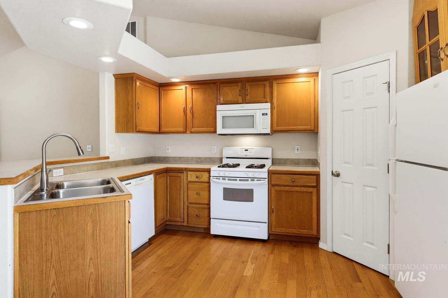 1025 N Portchester Ave, Meridian, Idaho 83642, 3 Bedrooms, 2 Bathrooms, Residential For Sale, Price $425,000, 98993047