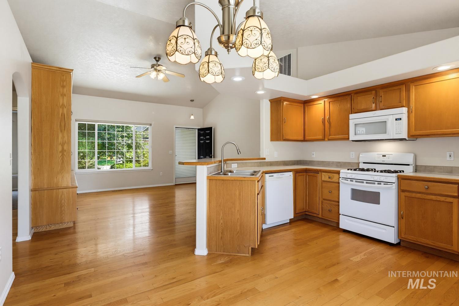 1025 N Portchester Ave, Meridian, Idaho 83642, 3 Bedrooms, 2 Bathrooms, Residential For Sale, Price $425,000, 98993047
