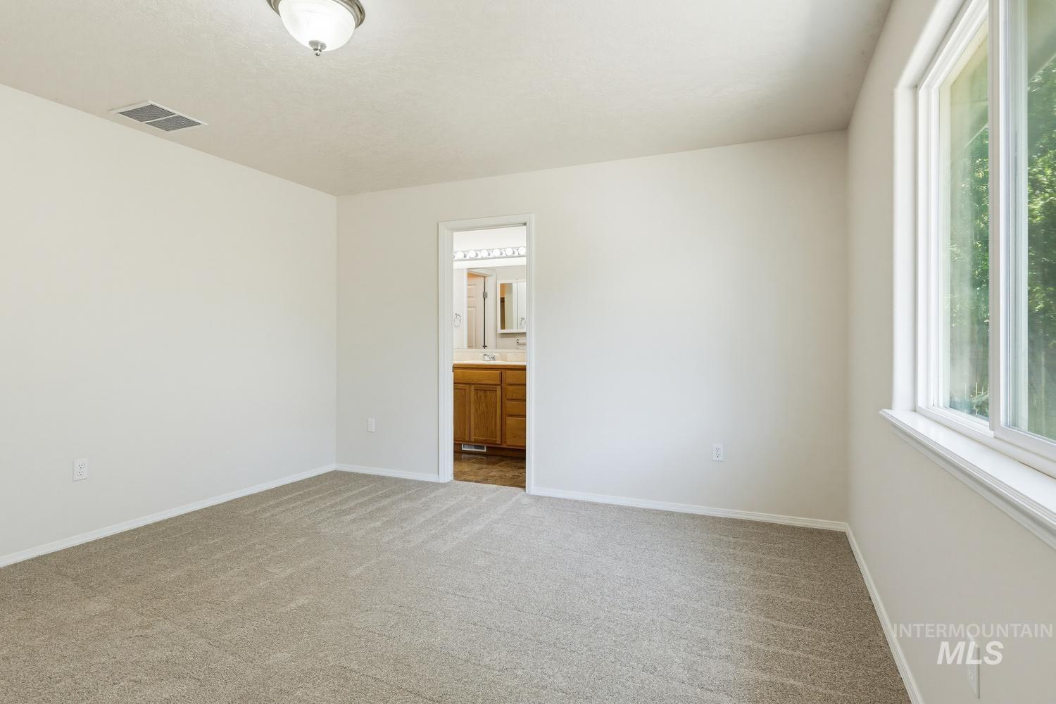 1025 N Portchester Ave, Meridian, Idaho 83642, 3 Bedrooms, 2 Bathrooms, Residential For Sale, Price $425,000, 98993047