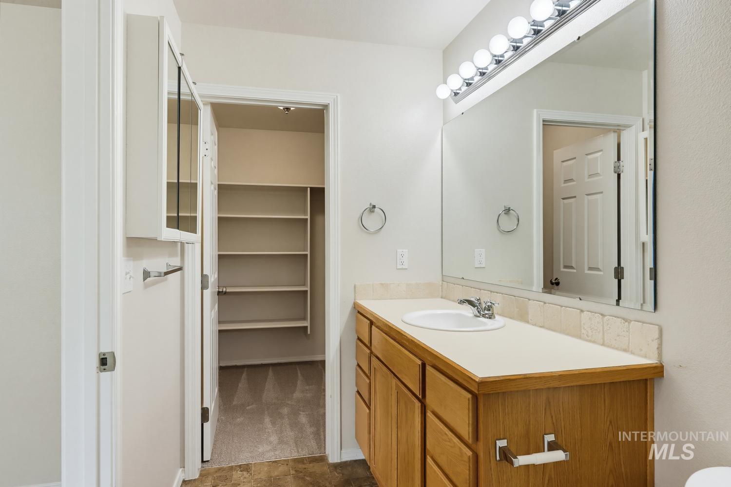 1025 N Portchester Ave, Meridian, Idaho 83642, 3 Bedrooms, 2 Bathrooms, Residential For Sale, Price $425,000, 98993047