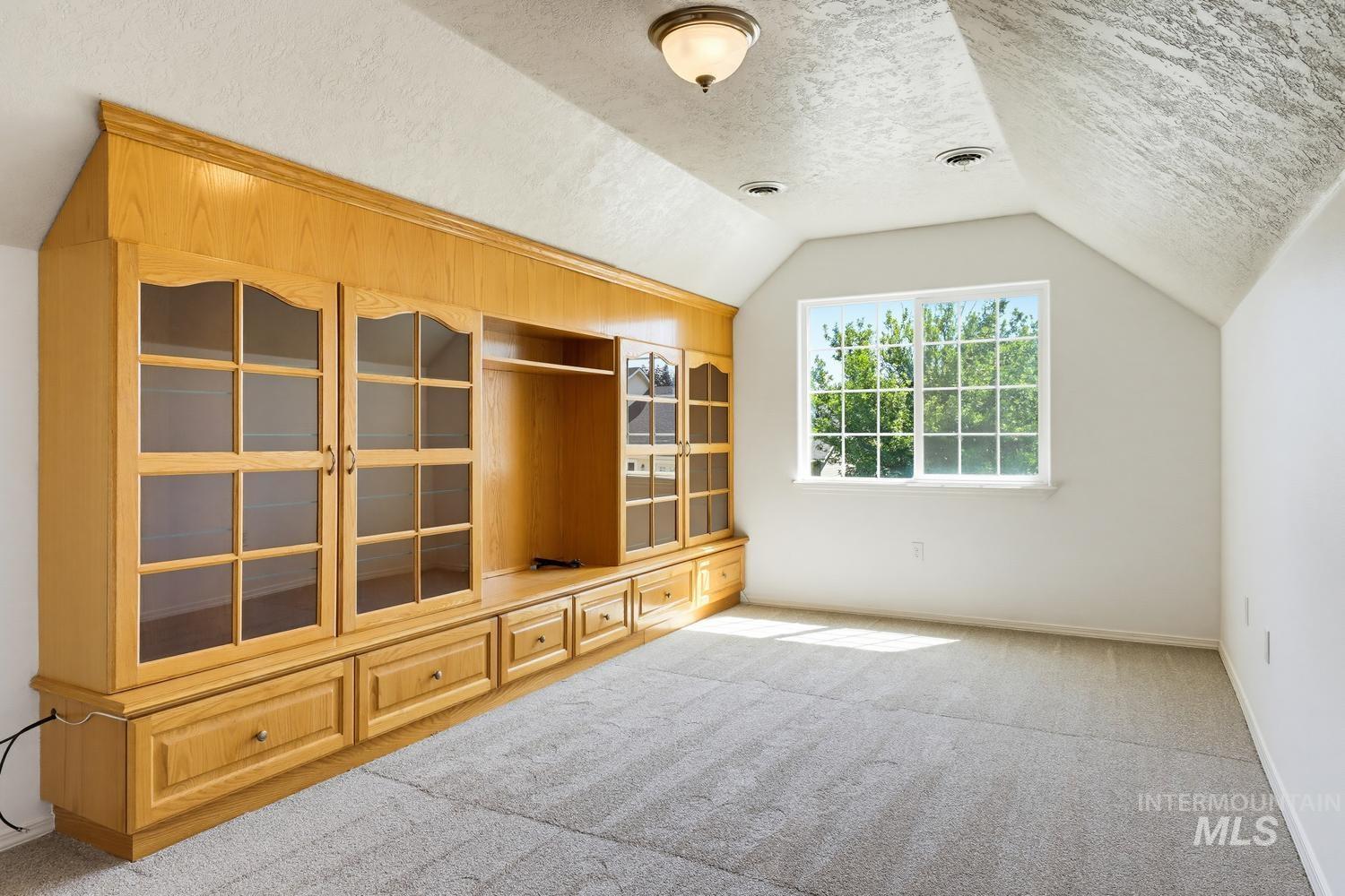 1025 N Portchester Ave, Meridian, Idaho 83642, 3 Bedrooms, 2 Bathrooms, Residential For Sale, Price $425,000, 98993047