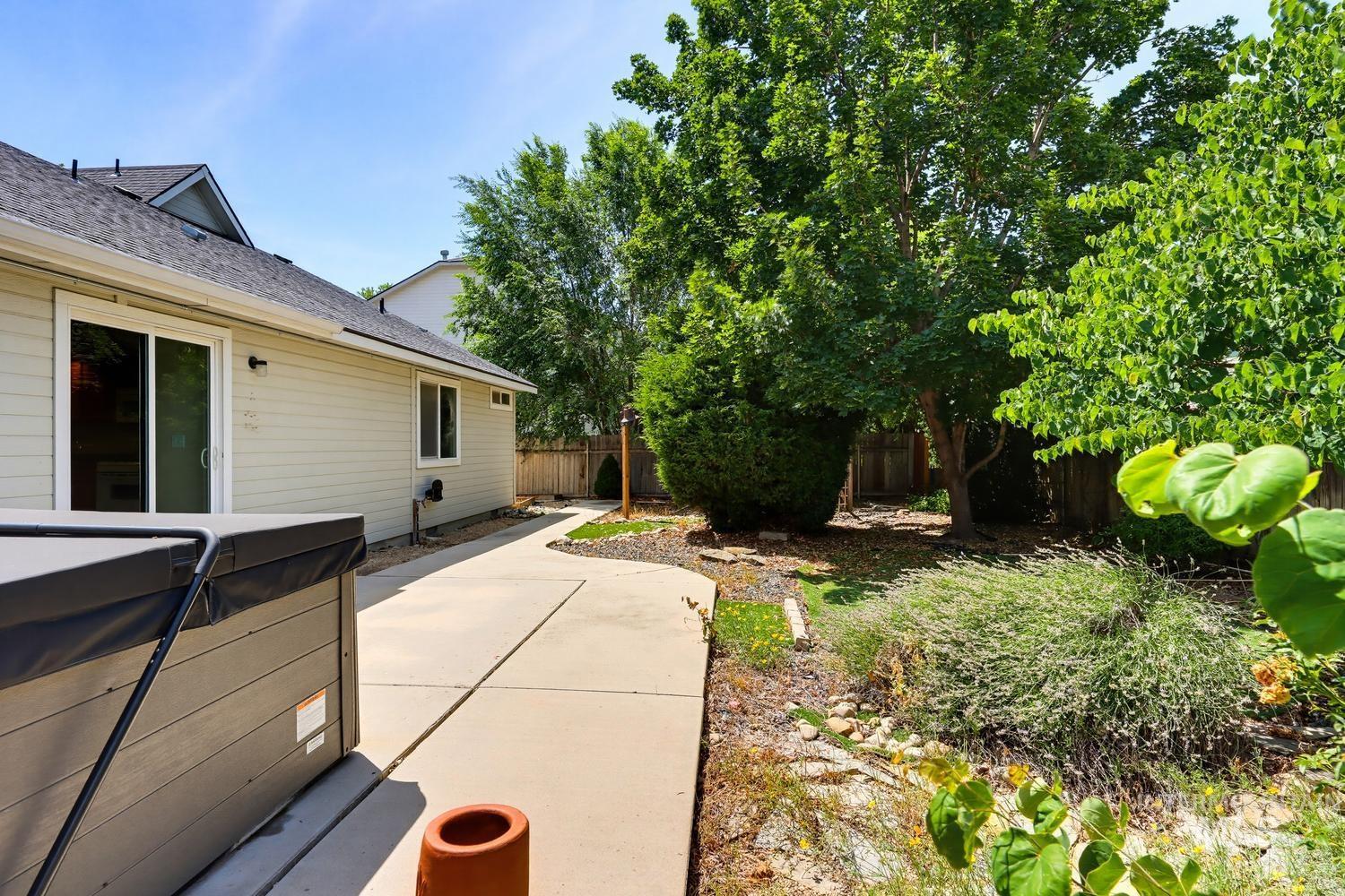 1025 N Portchester Ave, Meridian, Idaho 83642, 3 Bedrooms, 2 Bathrooms, Residential For Sale, Price $425,000, 98993047