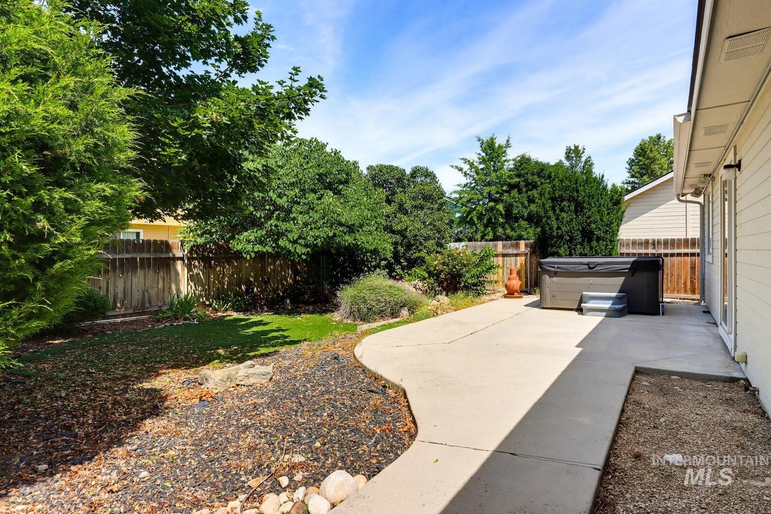 1025 N Portchester Ave, Meridian, Idaho 83642, 3 Bedrooms, 2 Bathrooms, Residential For Sale, Price $425,000, 98993047