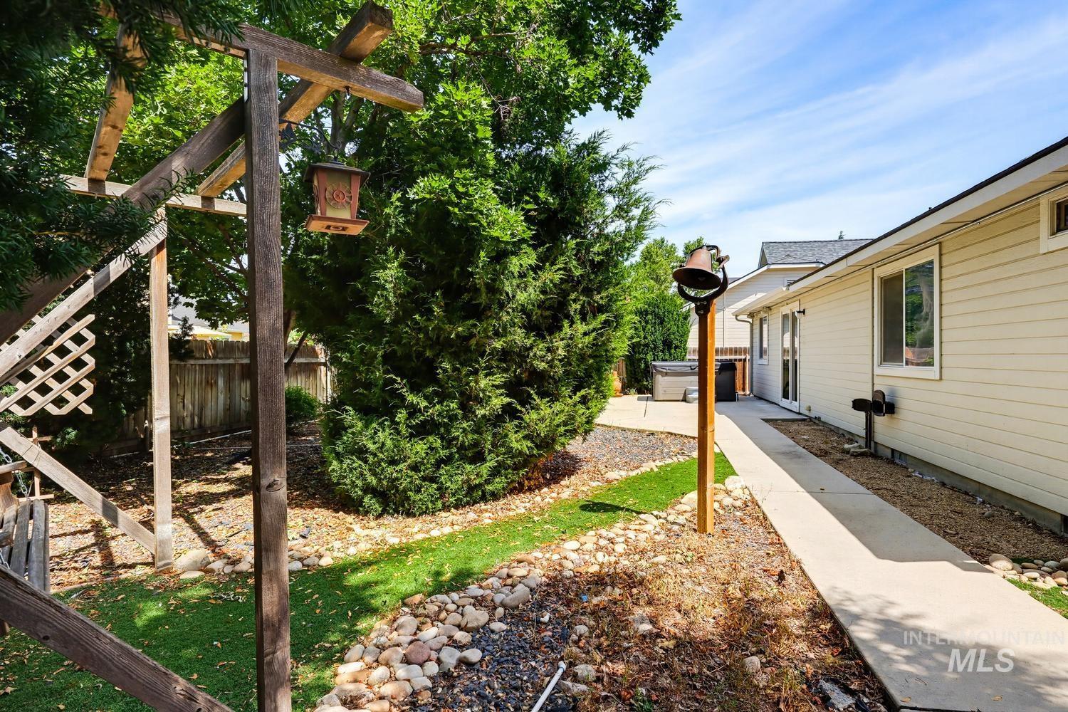 1025 N Portchester Ave, Meridian, Idaho 83642, 3 Bedrooms, 2 Bathrooms, Residential For Sale, Price $425,000, 98993047