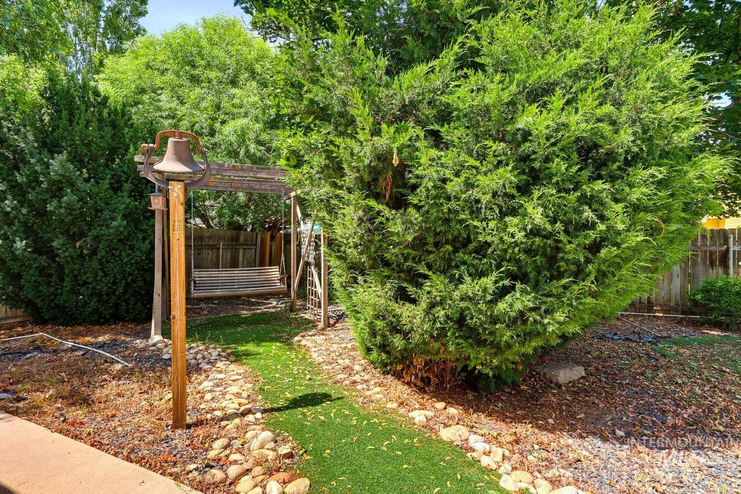 1025 N Portchester Ave, Meridian, Idaho 83642, 3 Bedrooms, 2 Bathrooms, Residential For Sale, Price $425,000, 98993047