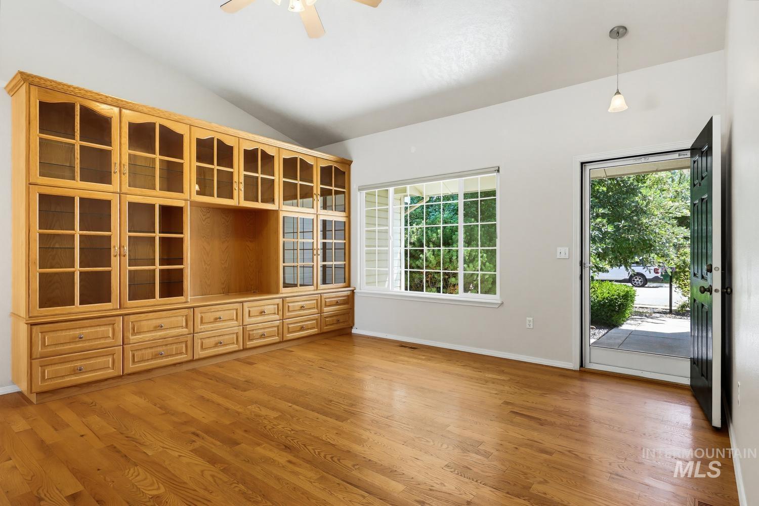1025 N Portchester Ave, Meridian, Idaho 83642, 3 Bedrooms, 2 Bathrooms, Residential For Sale, Price $425,000, 98993047
