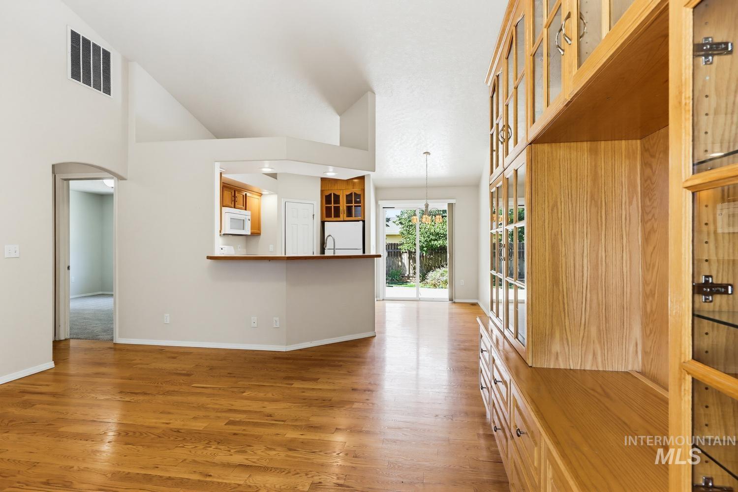 1025 N Portchester Ave, Meridian, Idaho 83642, 3 Bedrooms, 2 Bathrooms, Residential For Sale, Price $425,000, 98993047