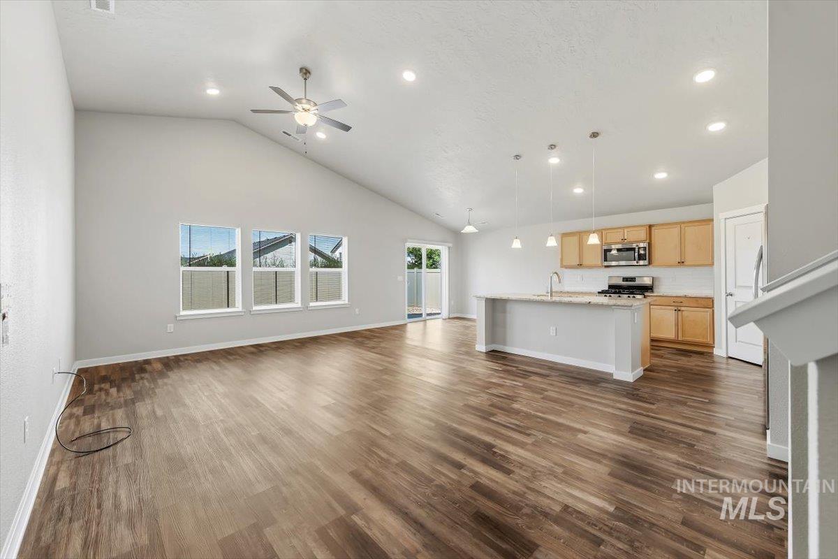 19373 Geneva Pl, Caldwell, Idaho 83605, 4 Bedrooms, 2 Bathrooms, Residential For Sale, Price $465,000, 98993051