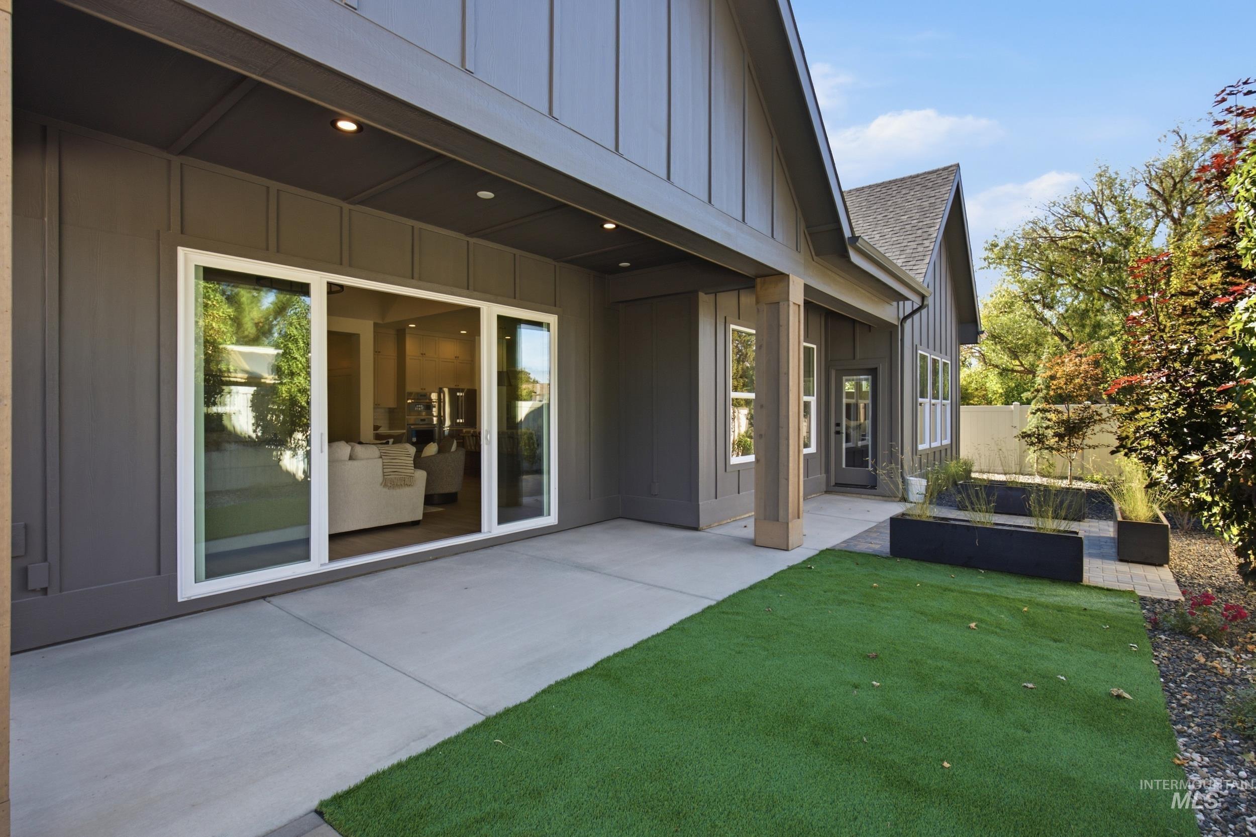 2426 E Eagle View Ct., Meridian, Idaho 83646, 4 Bedrooms, 3 Bathrooms, Residential For Sale, Price $939,900,MLS 98993054