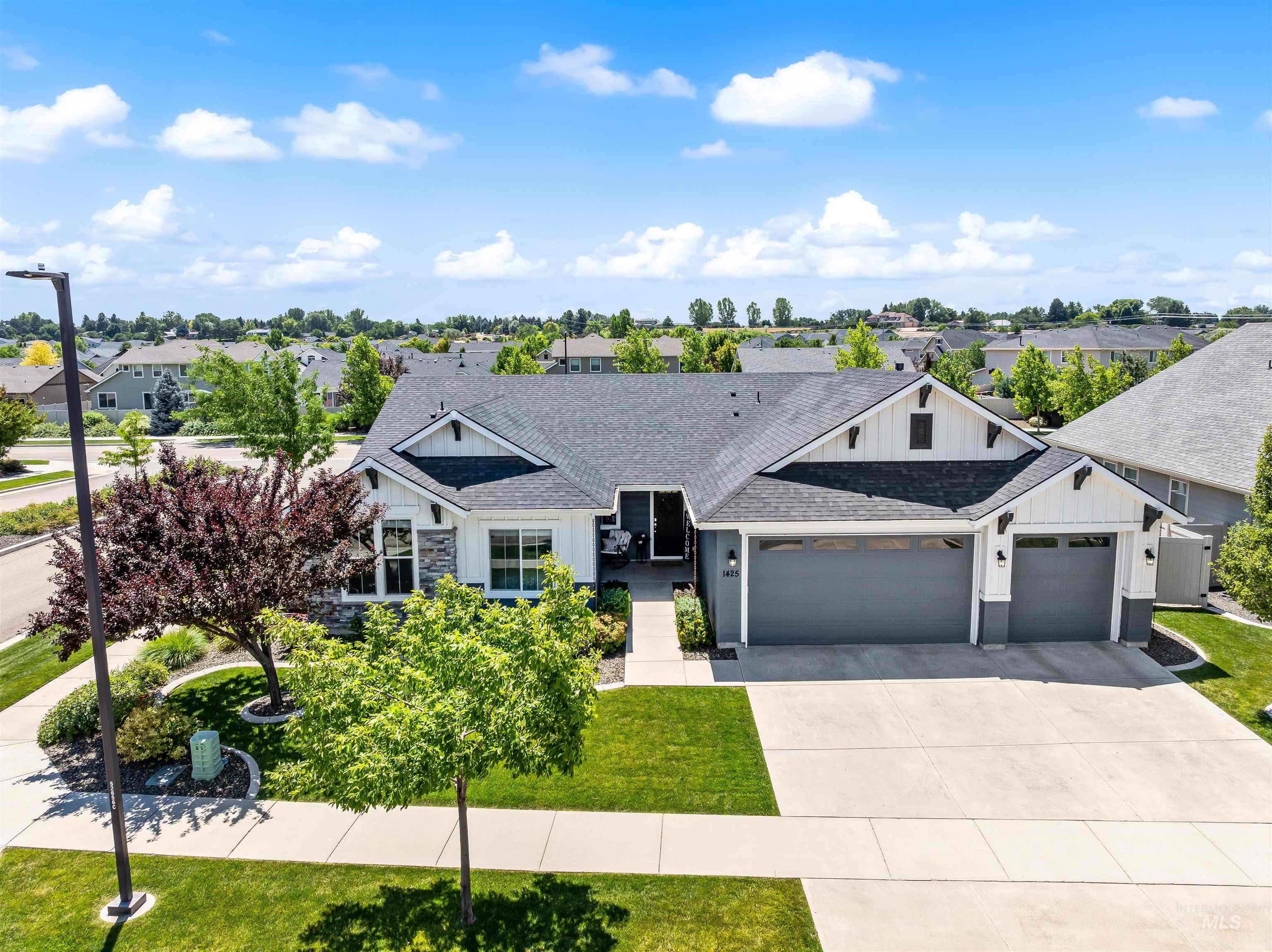 1425 W Coastal Dr, Meridian, Idaho 83642, 4 Bedrooms, 2 Bathrooms, Residential For Sale, Price $619,900,MLS 98993056