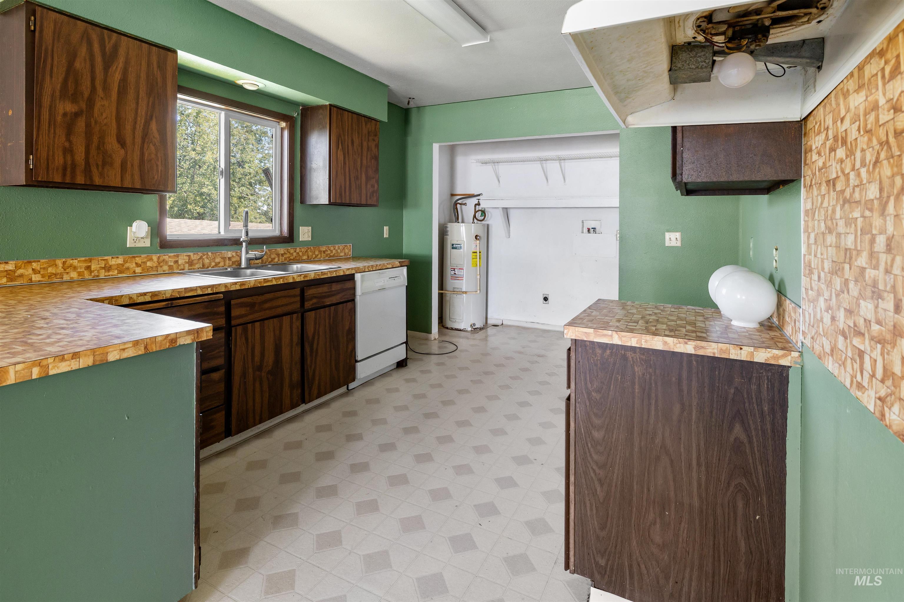 503 N College St, Grangeville, Idaho 83530, 3 Bedrooms, 1 Bathroom, Residential For Sale, Price $199,000, 98993061
