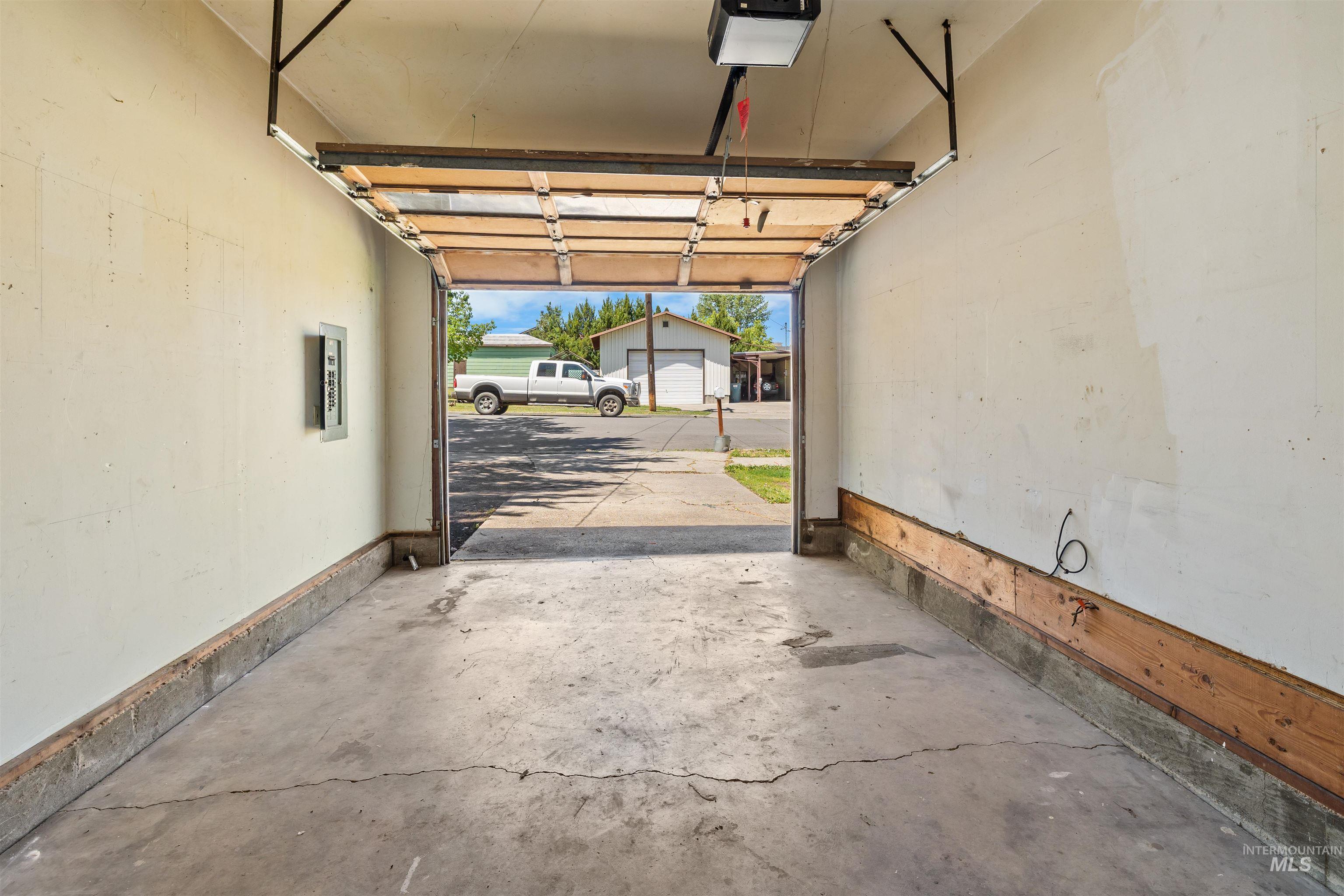 503 N College St, Grangeville, Idaho 83530, 3 Bedrooms, 1 Bathroom, Residential For Sale, Price $199,000, 98993061